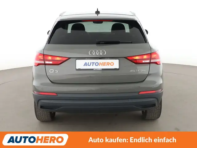 Audi Q3 view 5