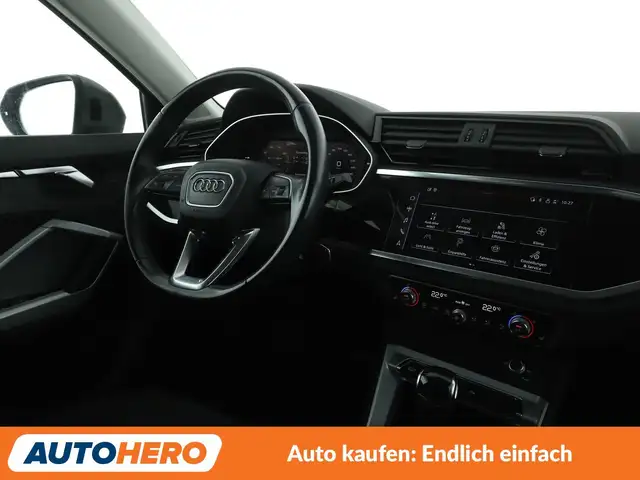 Audi Q3 view 13