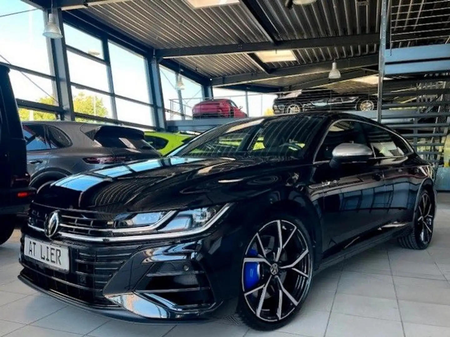 Volkswagen Arteon Shooting Brake R-LINE 2,0 TSI 4Motion Schwarz - 1