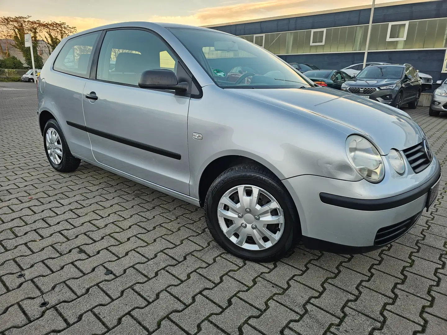 Volkswagen Polo Polo IV 3-Türer 1.2,Klima,ZV,el.Fe,Tüv11/27 Silber - 2