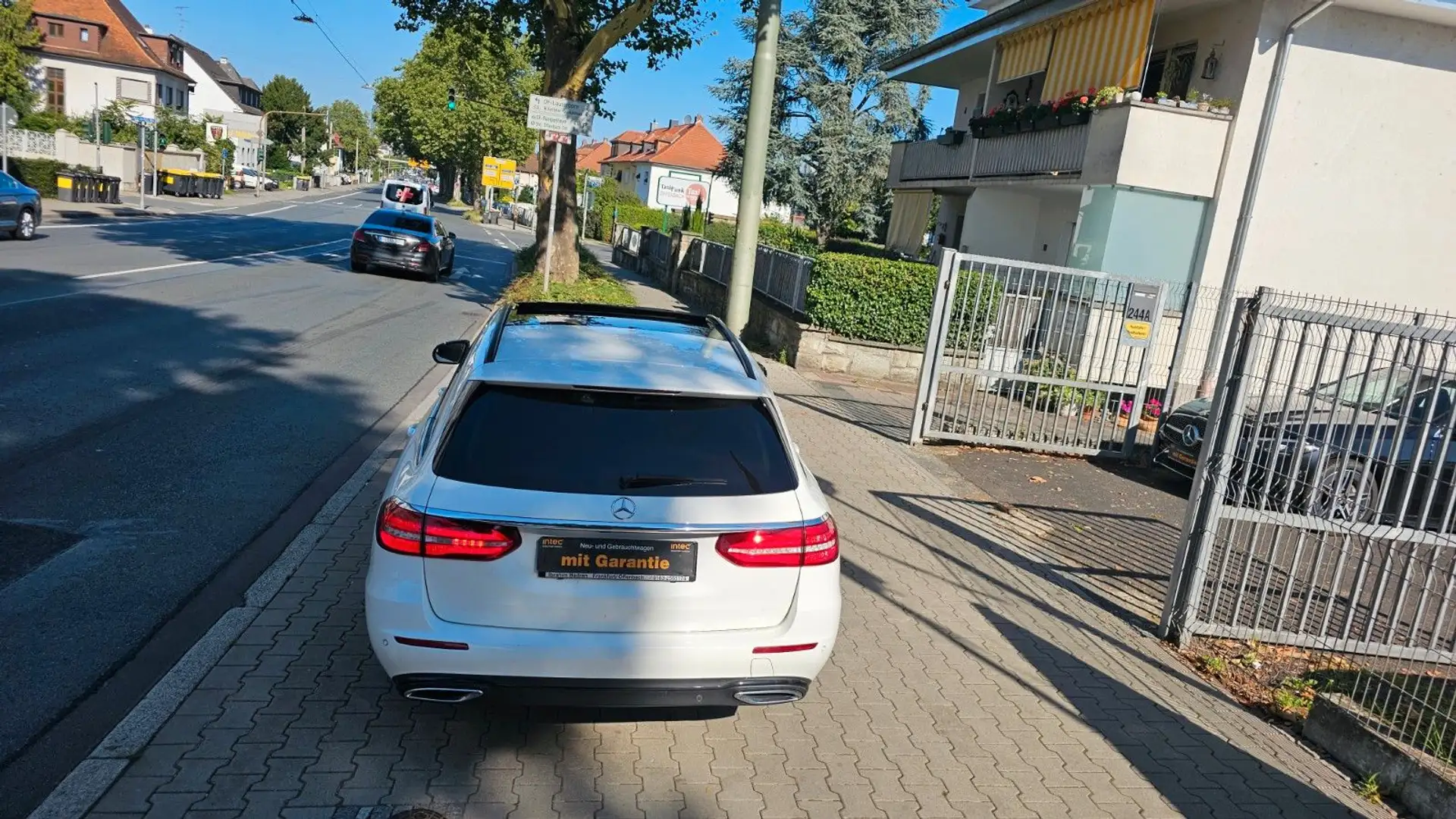 Mercedes-Benz E 220 d T Autom.Klimaautom,PDC,Gr.Navi,Panorama Weiß - 2