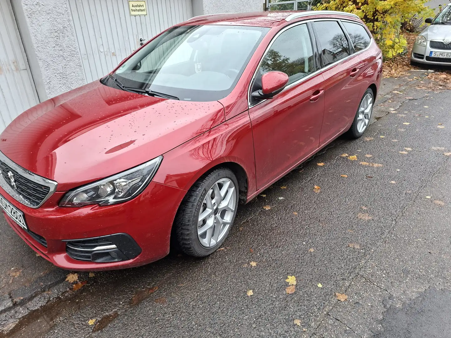 Peugeot 308 SW BlueHDi 130 Stop & Start Allure Pack Rot - 1
