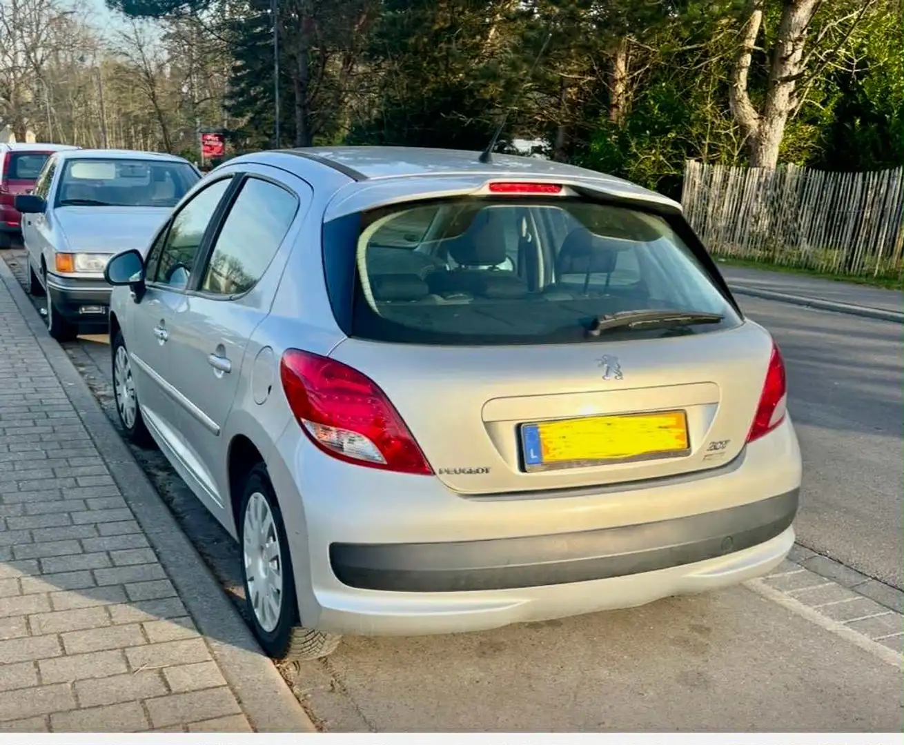 Peugeot 207 90 HDi FAP (Blue Lion) Business-Line 98g - 2