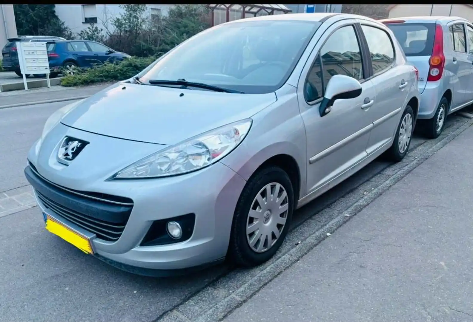 Peugeot 207 90 HDi FAP (Blue Lion) Business-Line 98g - 1