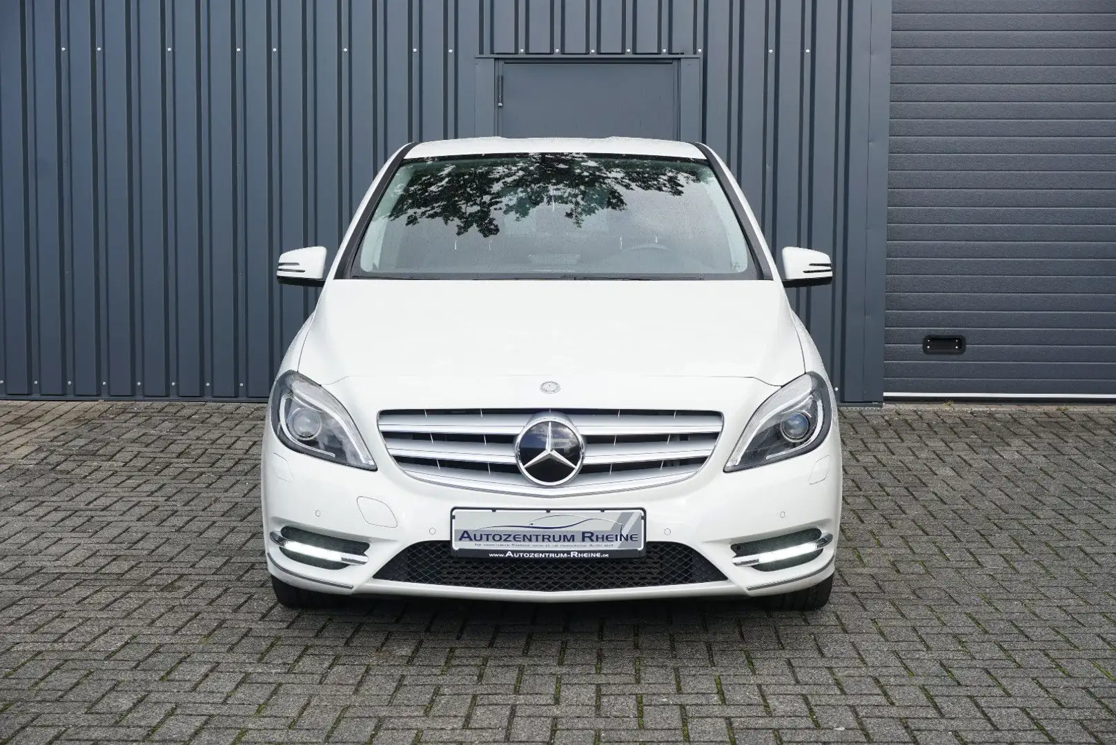 Mercedes-Benz B 180 Bi-Xenon RFK SHZ NAV Steuerkette muss neu Blanc - 2