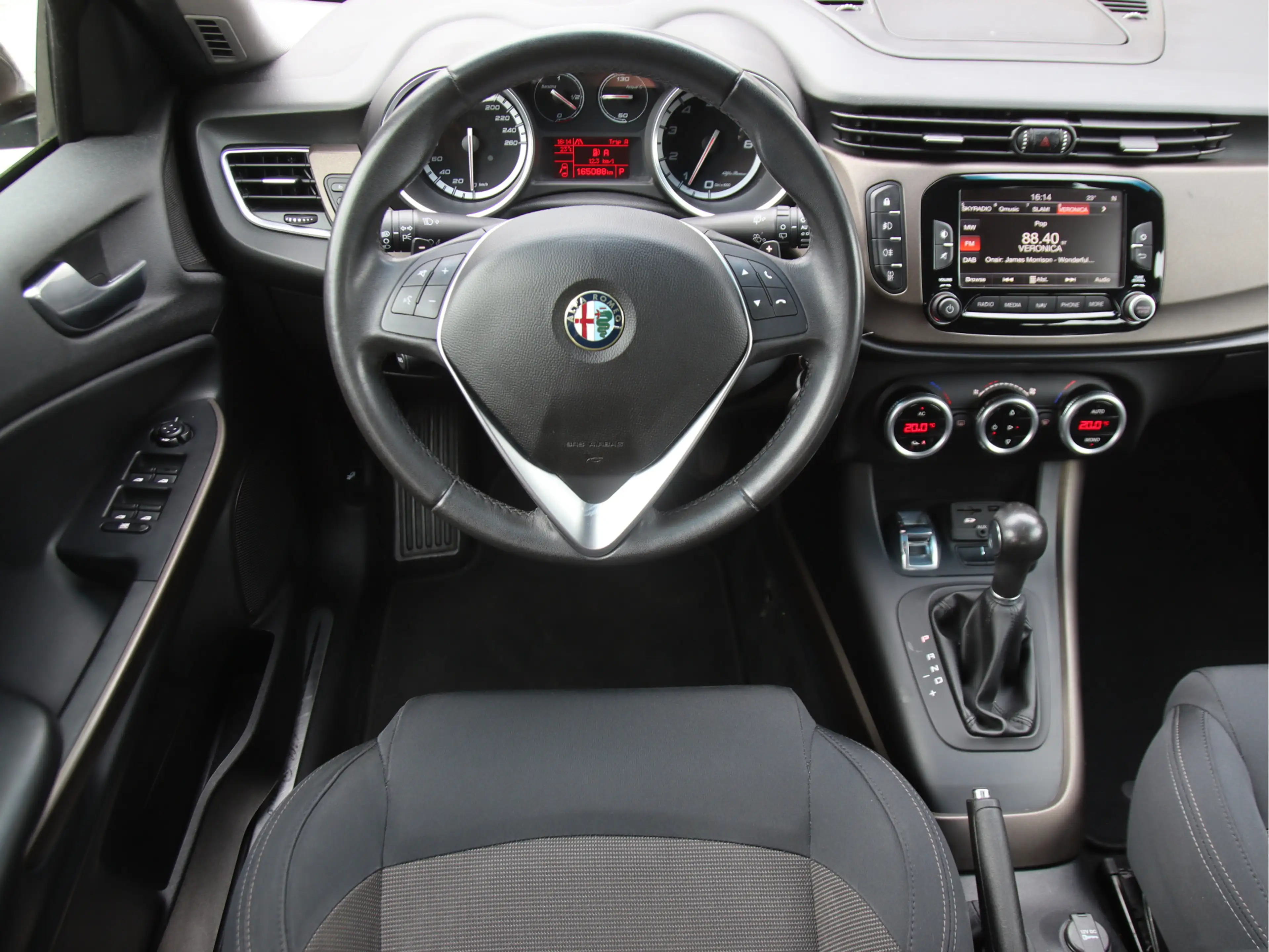Alfa Romeo Giulietta 1.4 T Distinctive automaat NL auto, Trekhaak, PDC, — photo 13