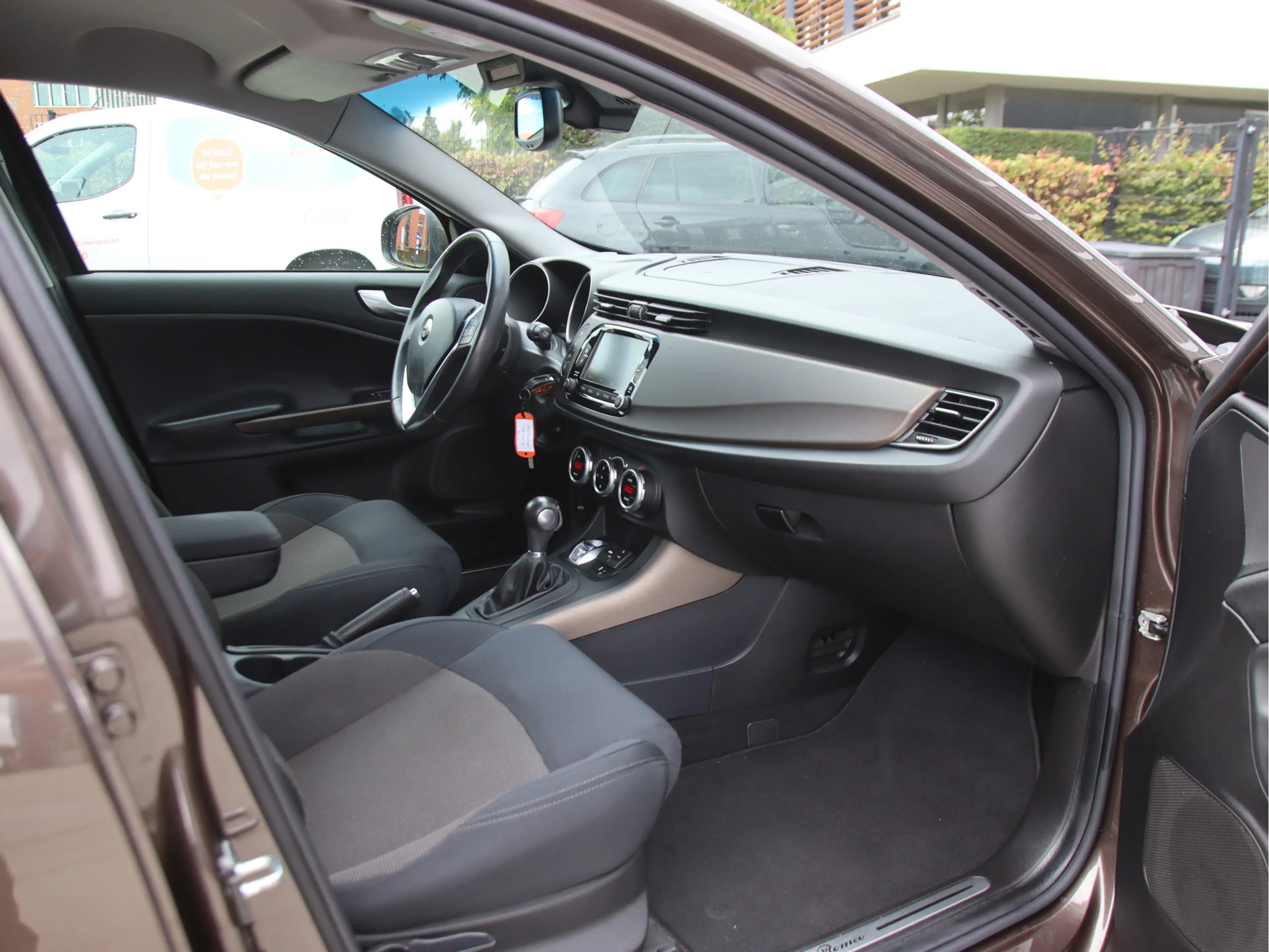 Alfa Romeo Giulietta 1.4 T Distinctive automaat NL auto, Trekhaak, PDC, — photo 9