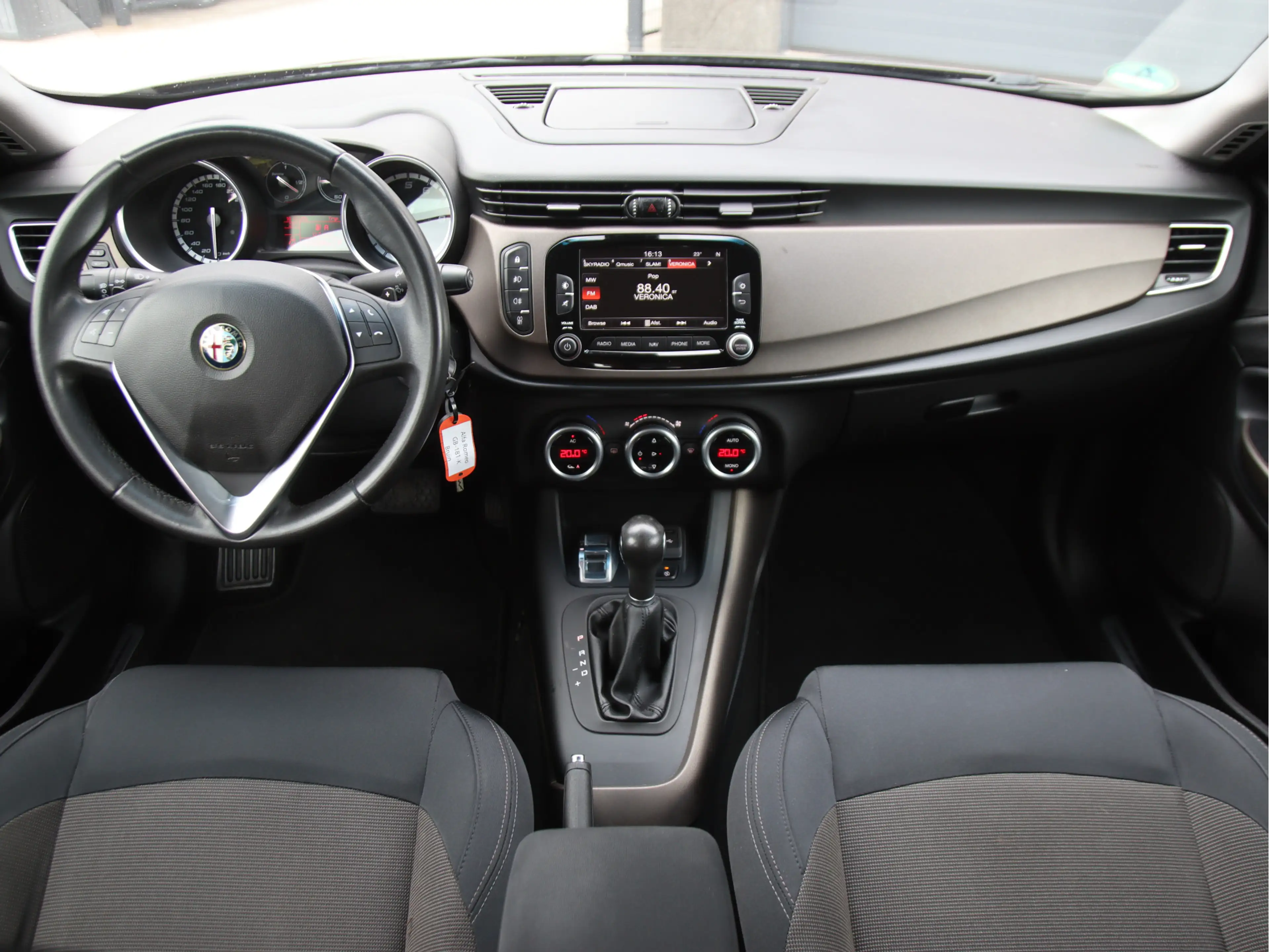 Alfa Romeo Giulietta 1.4 T Distinctive automaat NL auto, Trekhaak, PDC, — photo 12