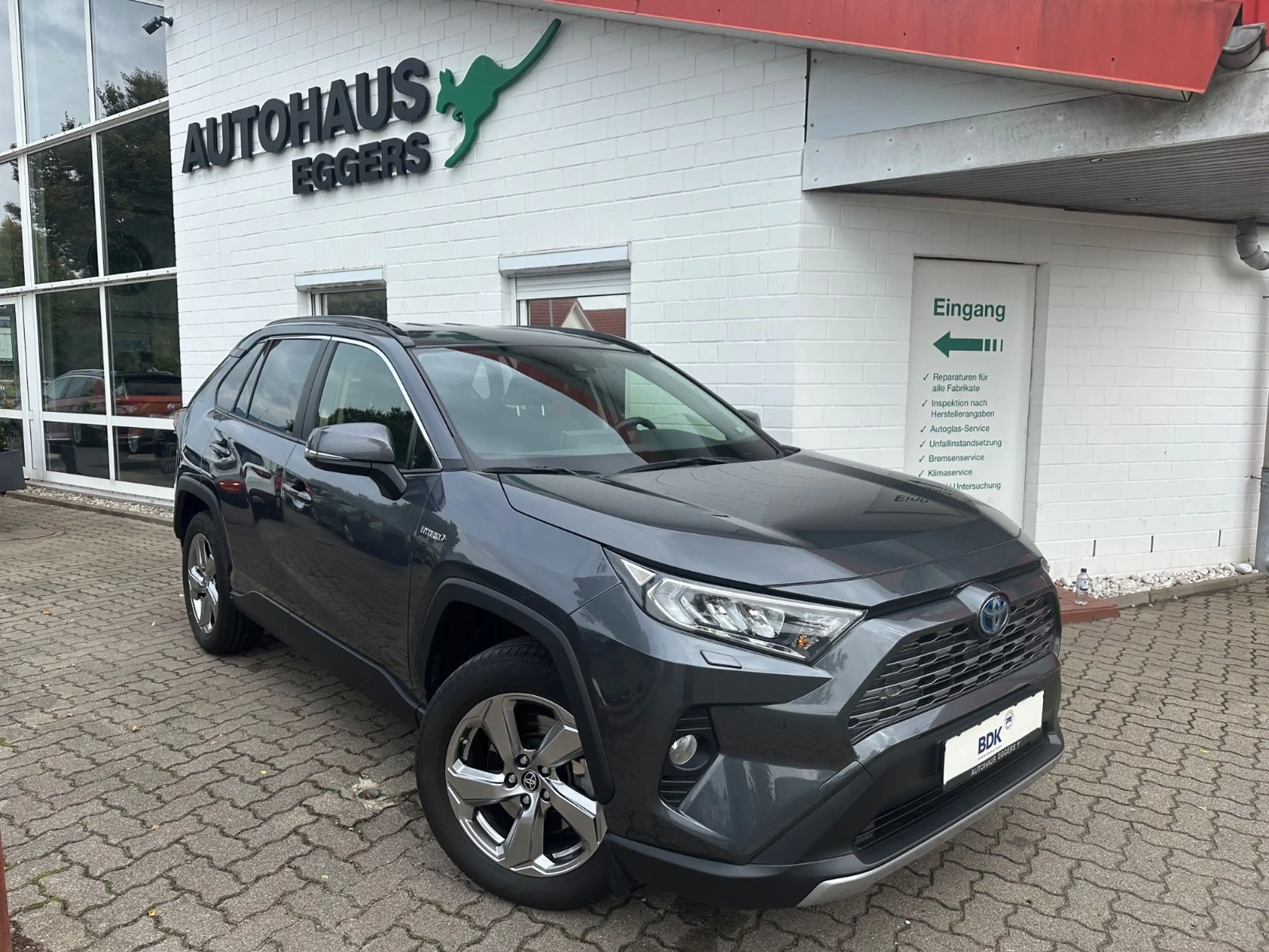 Toyota RAV 4 Hybrid 4x2 Team Deutschland/AHK/NAVI/SHZ