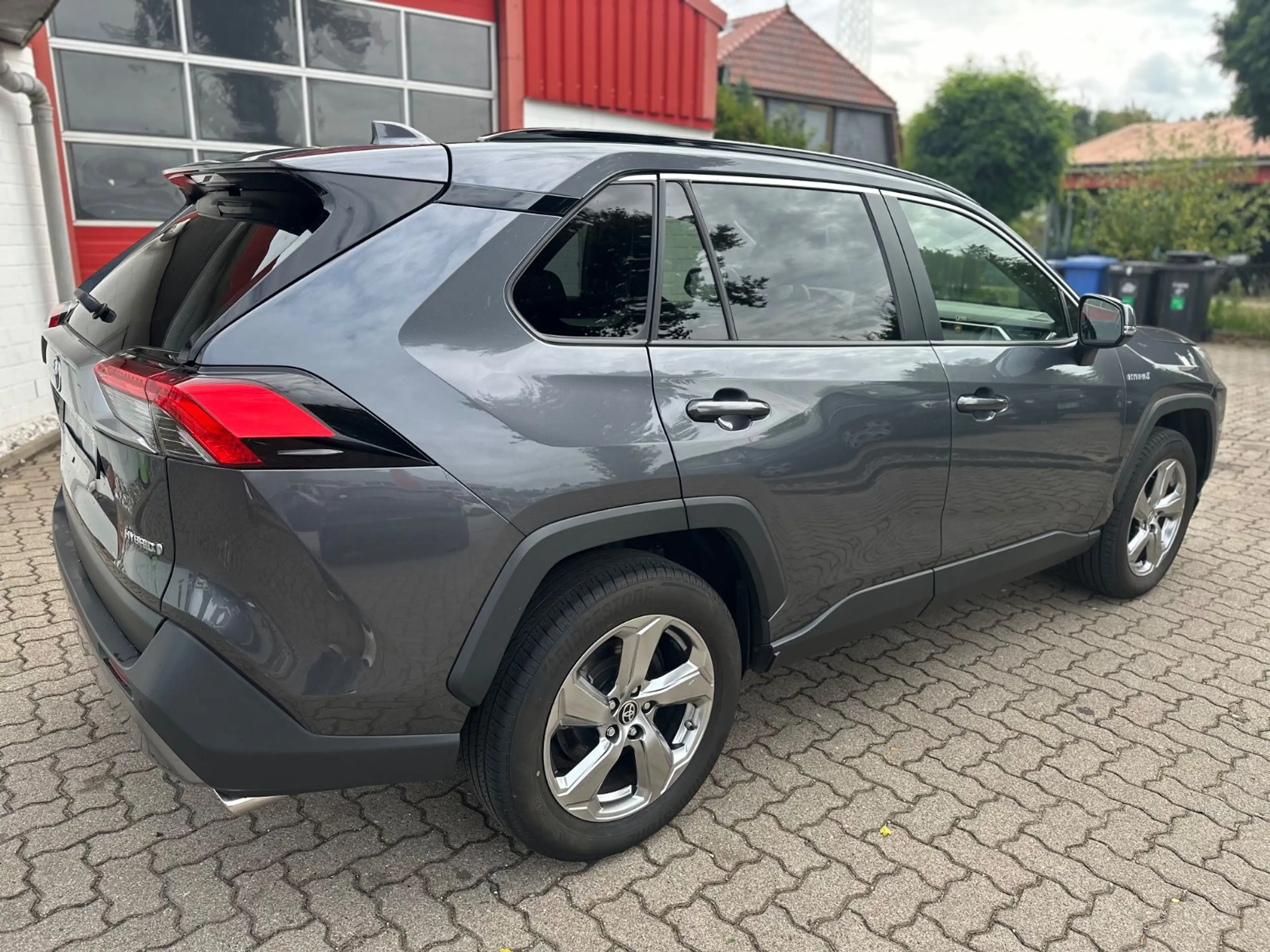Toyota RAV 4 Hybrid 4x2 Team Deutschland/AHK/NAVI/SHZ — photo 5
