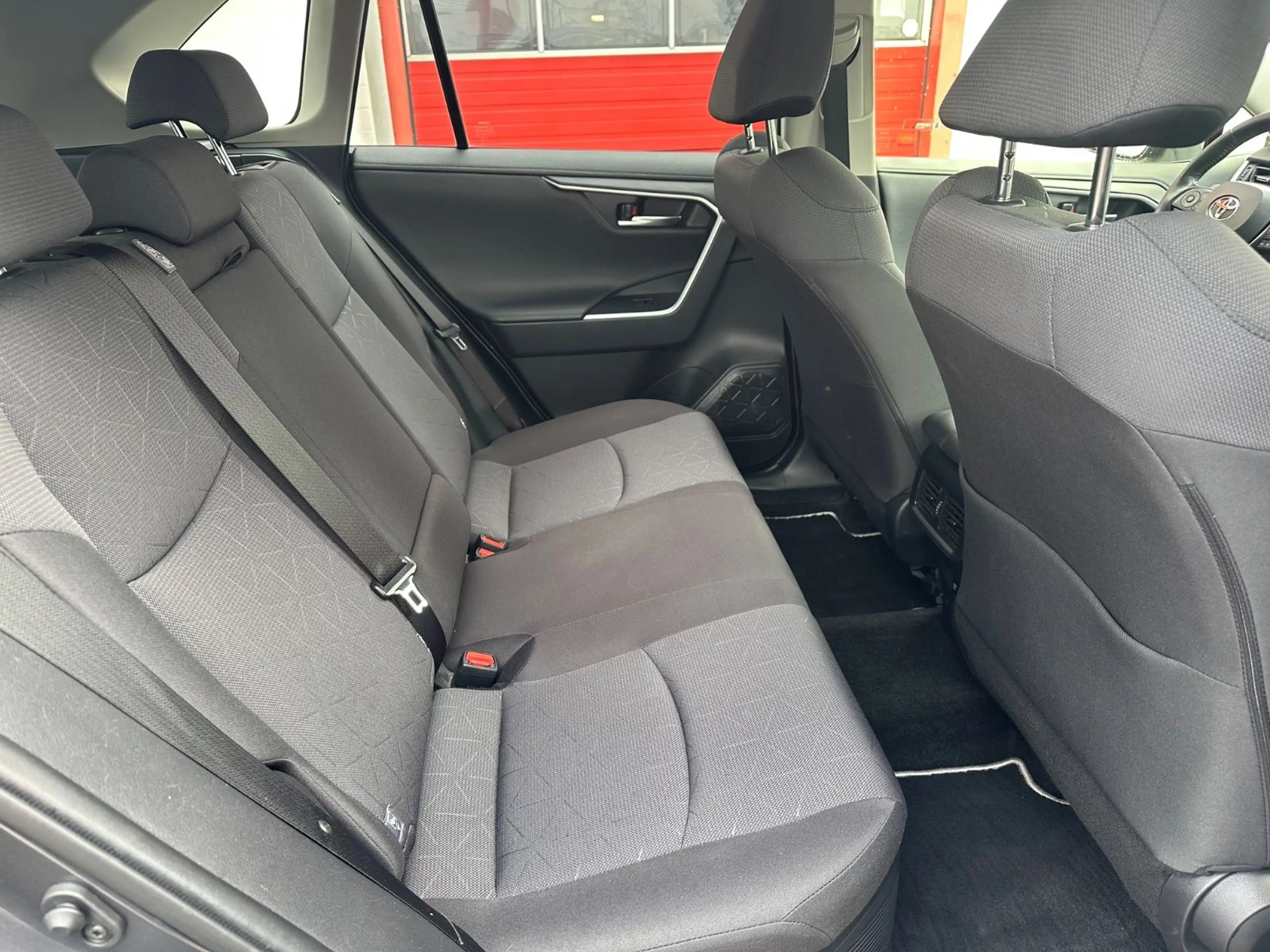 Toyota RAV 4 Hybrid 4x2 Team Deutschland/AHK/NAVI/SHZ — photo 14
