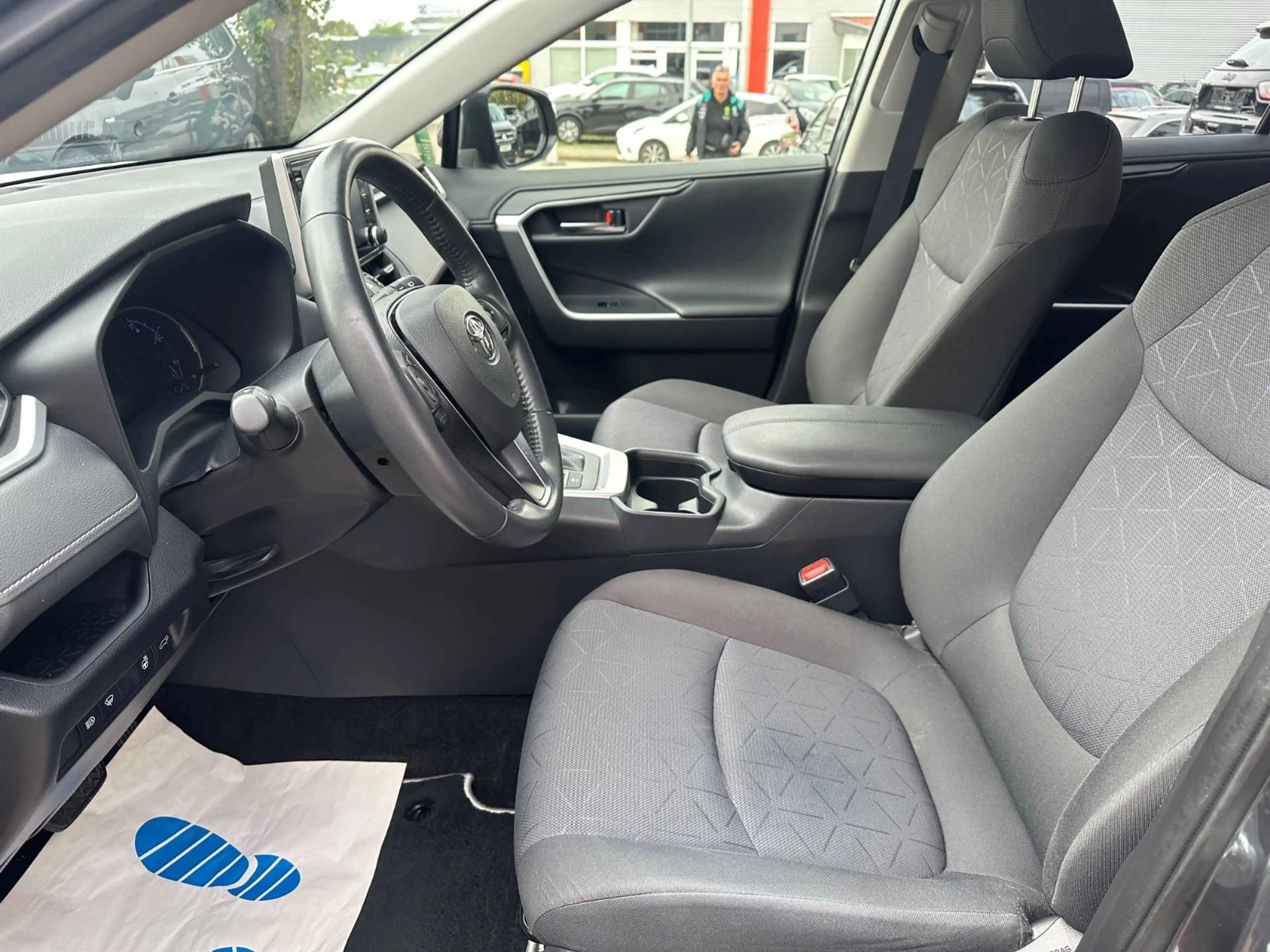 Toyota RAV 4 Hybrid 4x2 Team Deutschland/AHK/NAVI/SHZ — photo 10