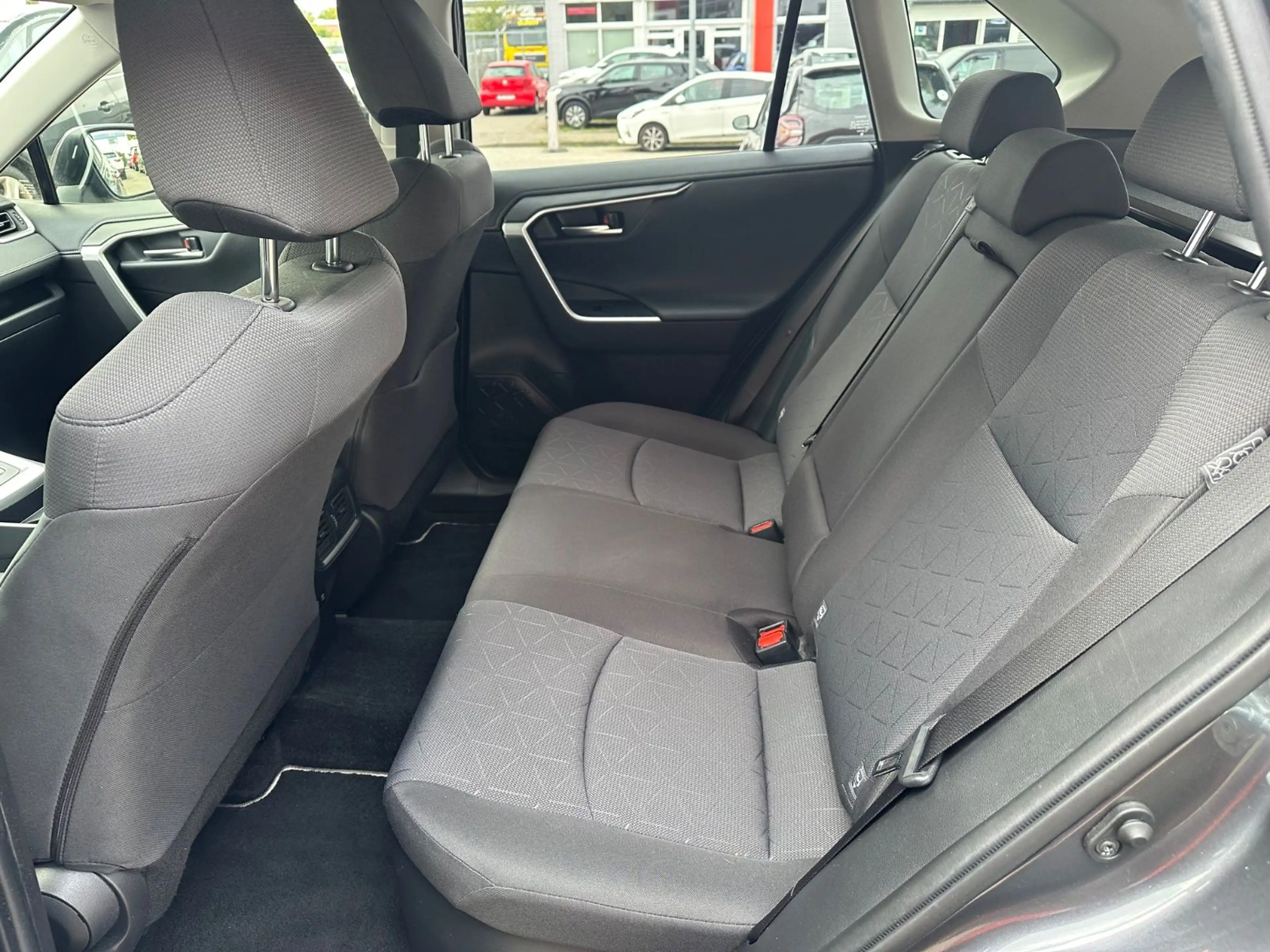 Toyota RAV 4 Hybrid 4x2 Team Deutschland/AHK/NAVI/SHZ — photo 11