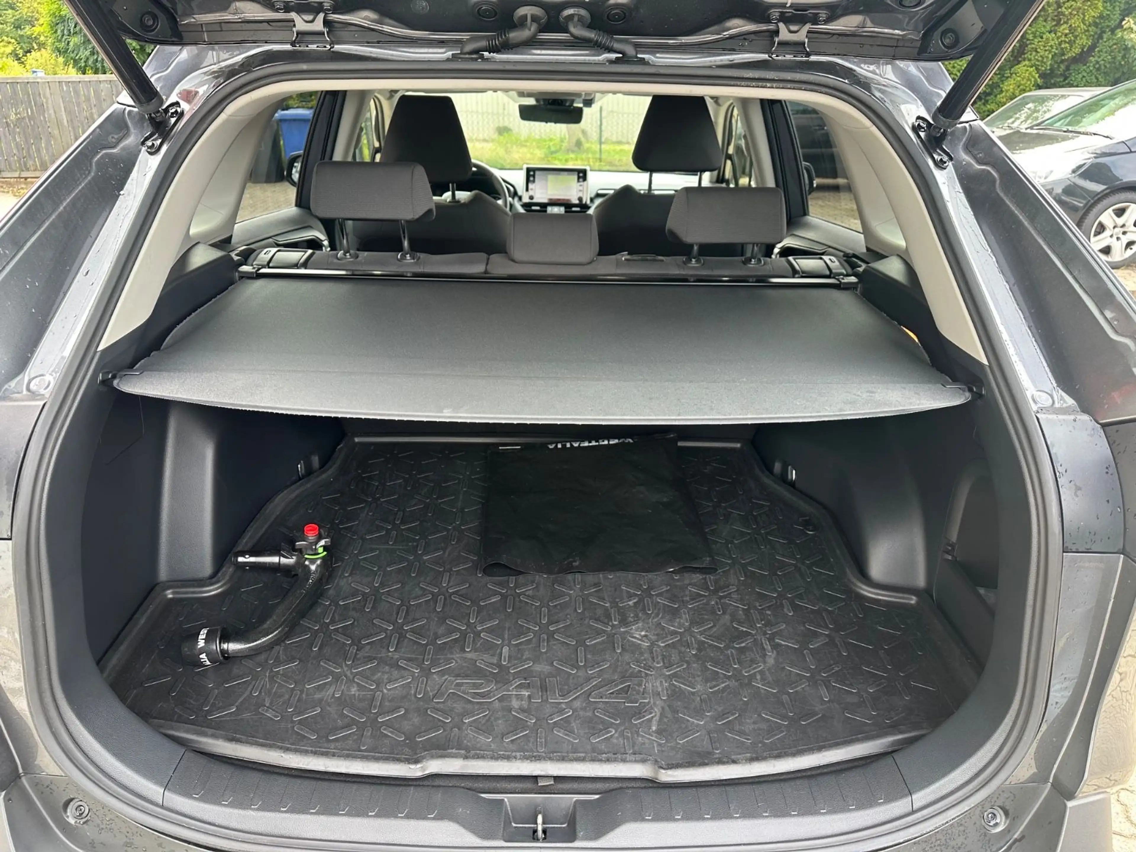 Toyota RAV 4 Hybrid 4x2 Team Deutschland/AHK/NAVI/SHZ — photo 15
