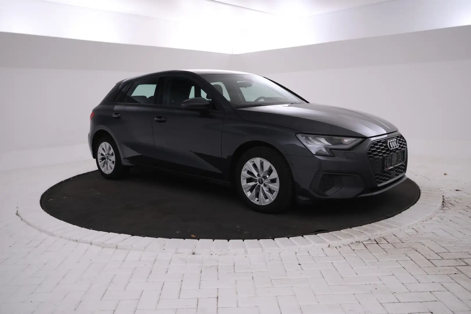 Audi A3 Sportback 40 TFSI e Advanced edition Automaat, Vol Grijs - 2