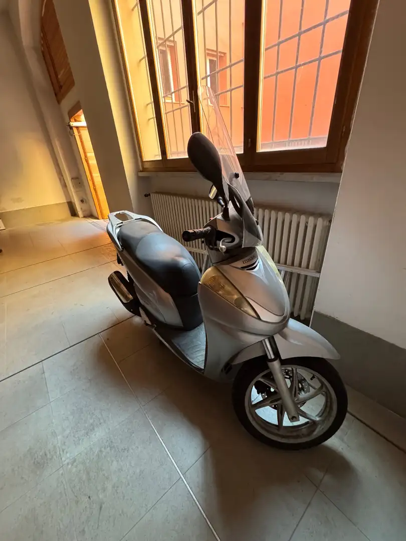 Honda SH 300 ABSi Gris - 2