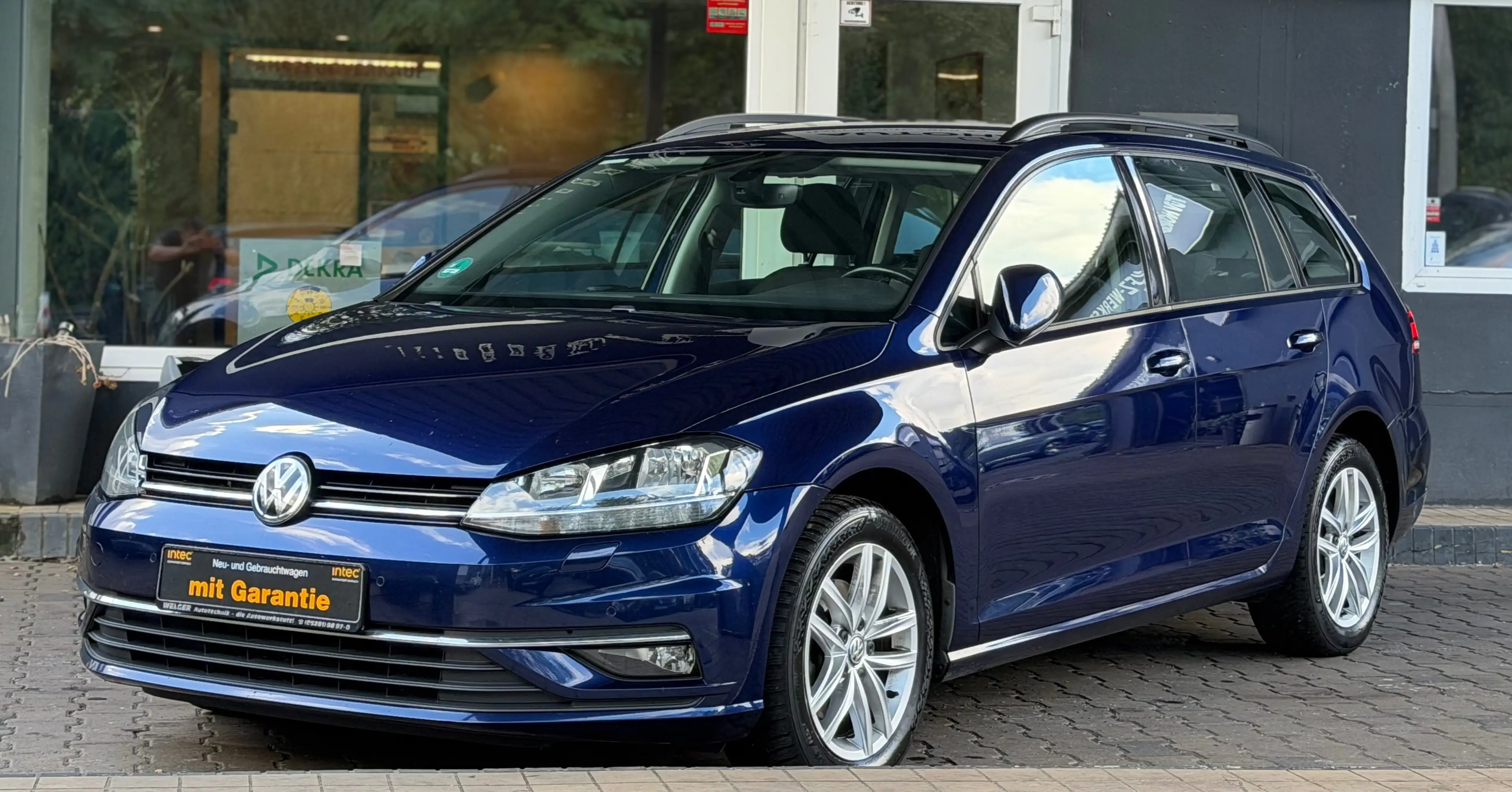 Volkswagen Golf Variant Highline 1.6 TDI Automatik/12 Monate Garantie/Navi/Carplay/LED