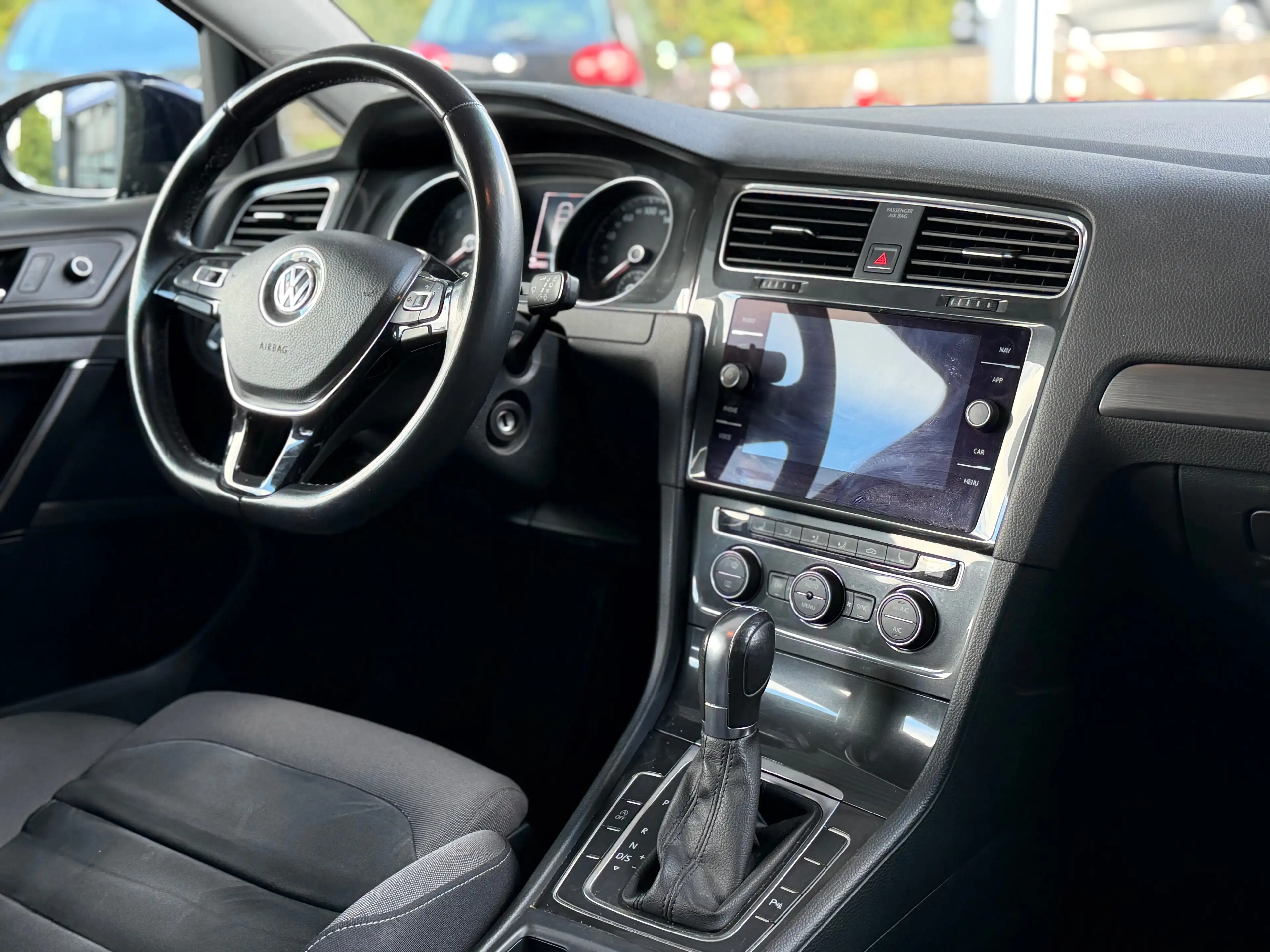 Volkswagen Golf Variant Highline 1.6 TDI Automatik/12 Monate Garantie/Navi/Carplay/LED — photo 14