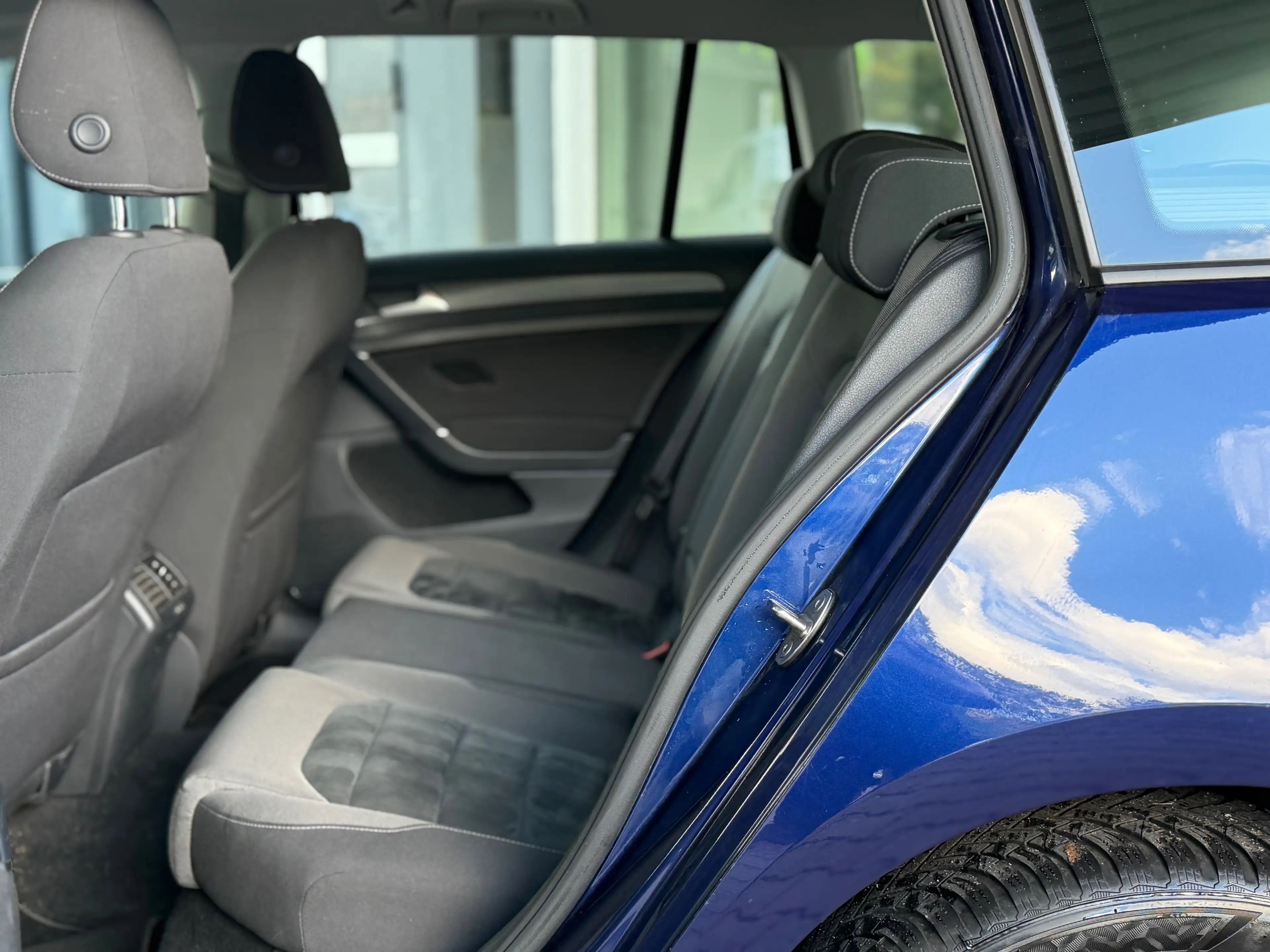 Volkswagen Golf Variant Highline 1.6 TDI Automatik/12 Monate Garantie/Navi/Carplay/LED — photo 12