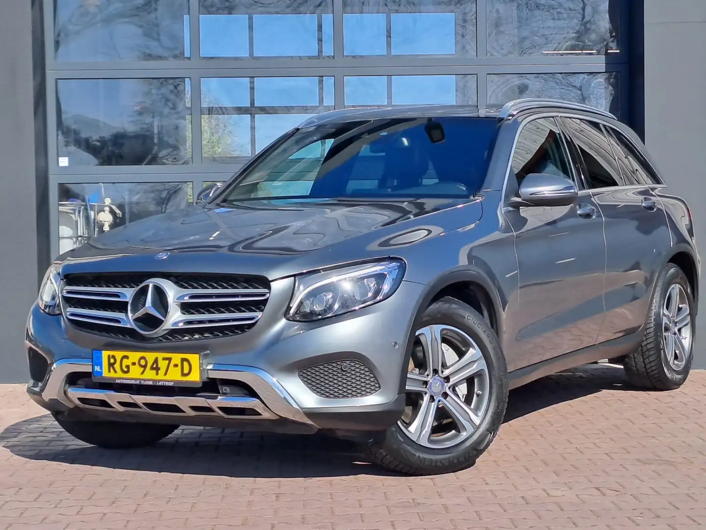 Mercedes-Benz GLC 250 4MATIC Prestige AMG l Pano l LED l Trekhaak l Stoe Gris - 1