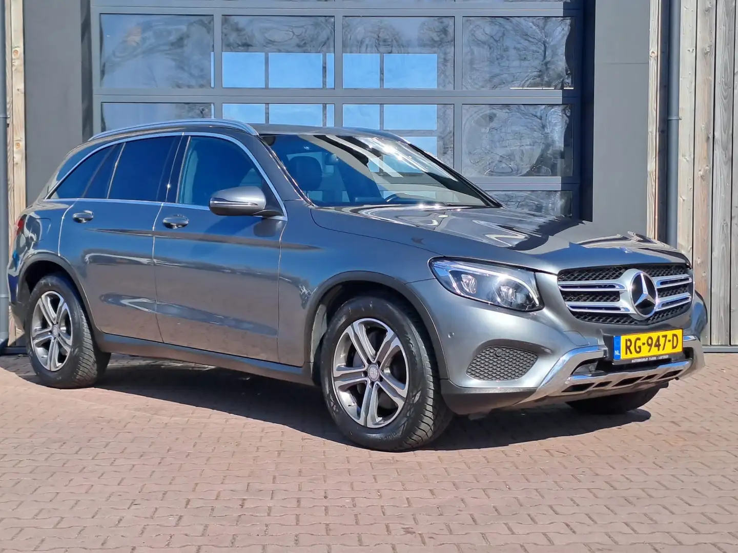 Mercedes-Benz GLC 250 4MATIC Prestige AMG l Pano l LED l Trekhaak l Stoe Gris - 2