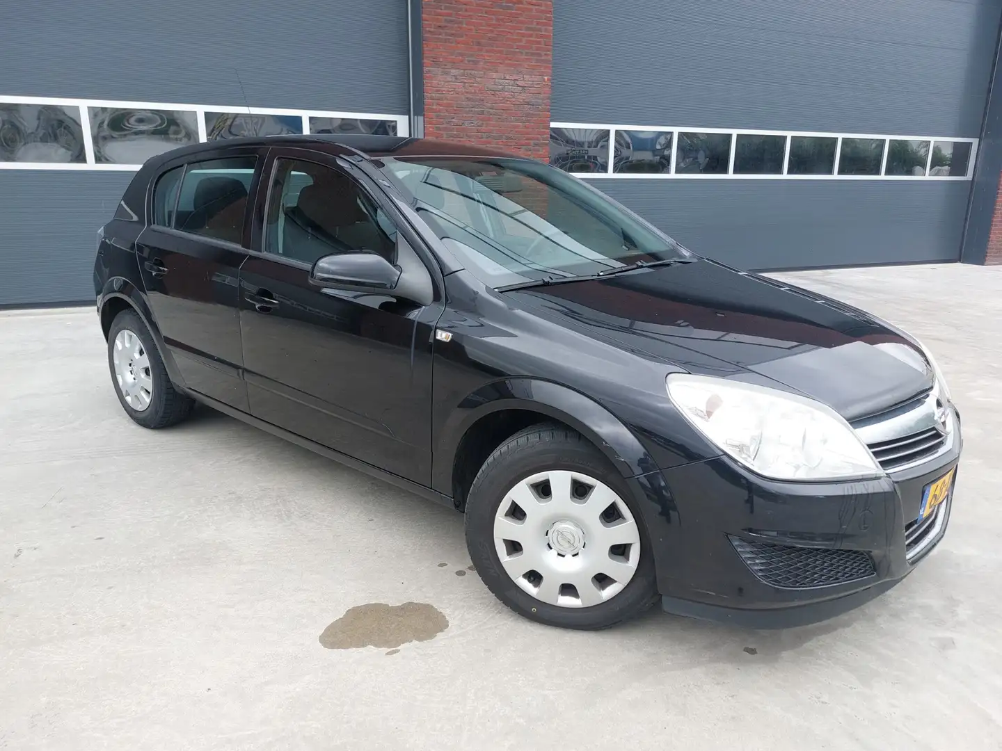 Opel Astra 1.7 CDTi 5 Drs koude Airco Geen APK Zwart - 1