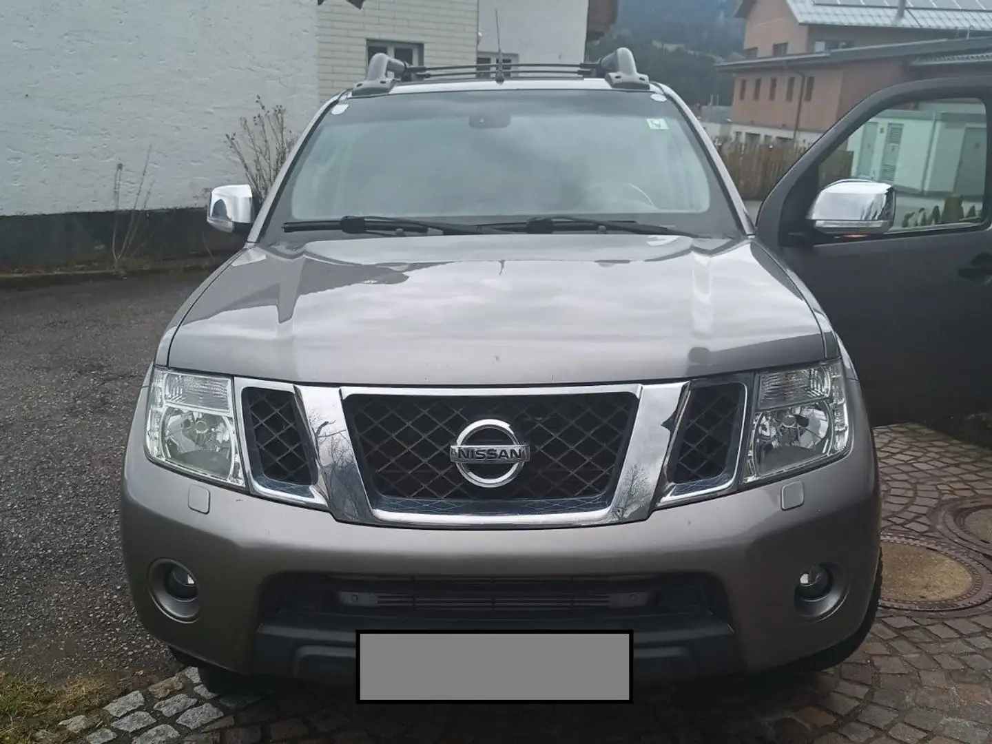 Nissan Navara D401 - 3Liter V6 Vollausstattung Gri - 1