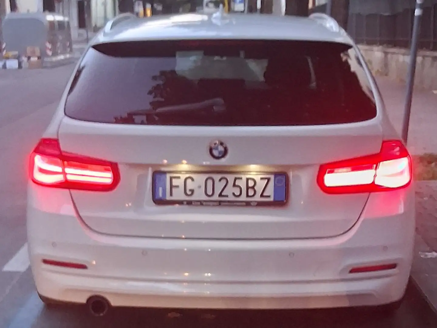 BMW 316 Serie 3 F31 2015 Touring 316d Touring Sport Blanc - 2