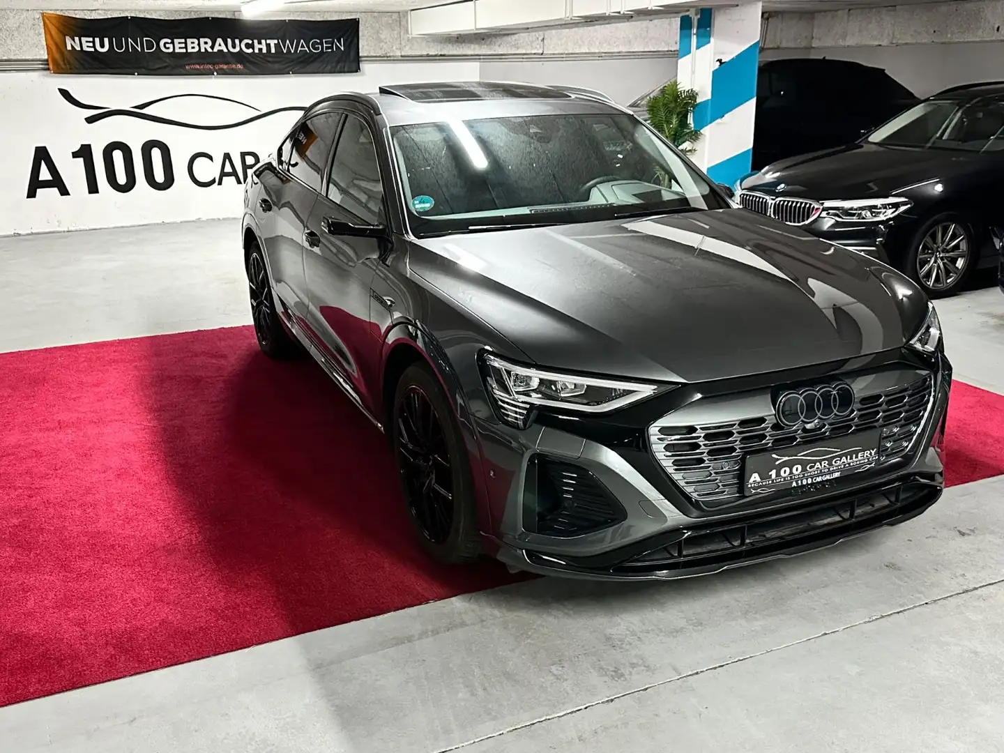 Audi Q8 Sportback e-tron 55 quattro S line Panorama Szürke - 1
