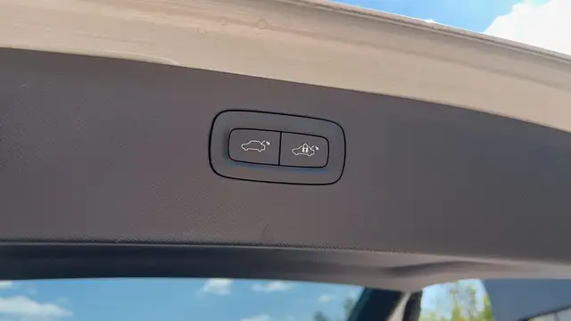 Volvo XC90 view 13