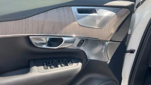 Volvo XC90 view 14