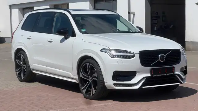 Volvo XC90 view 7