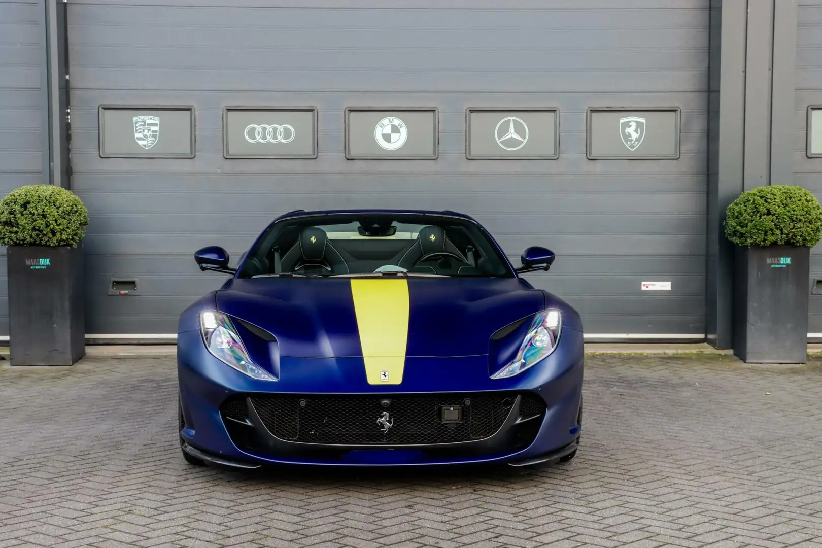 Ferrari 812 GTS |Tailor Made|Painted Shields|Pass Display|Carb Blauw - 2