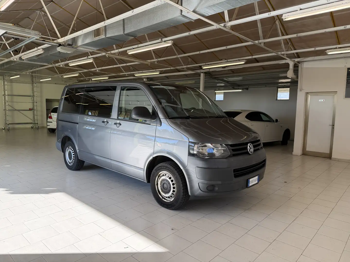 Volkswagen T5 Caravelle - 1