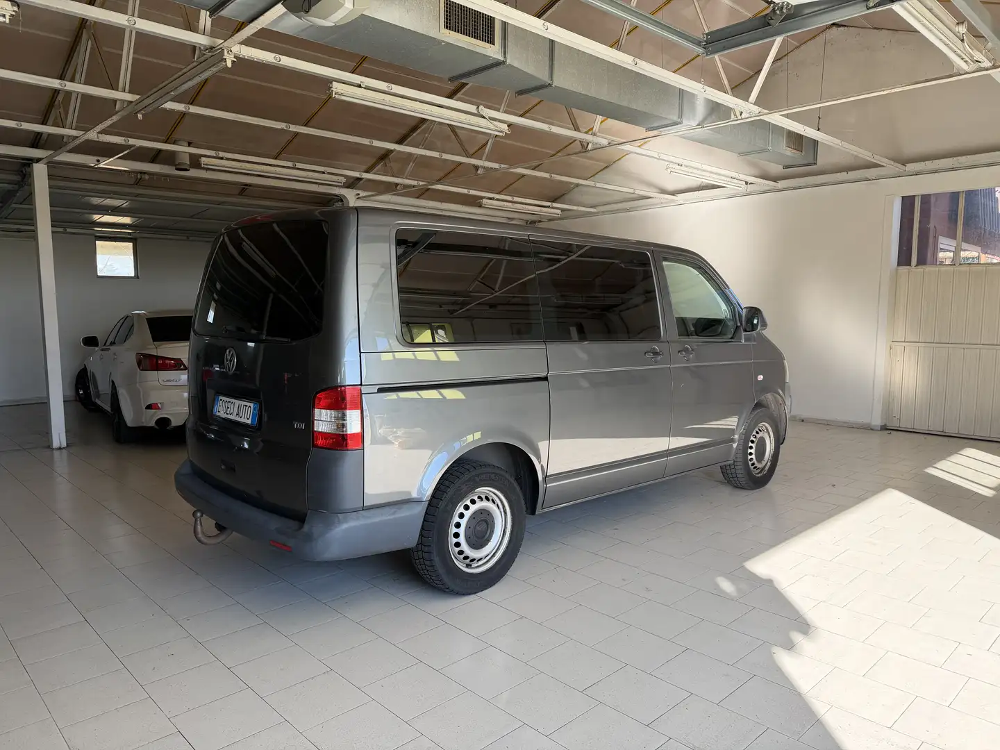 Volkswagen T5 Caravelle - 2