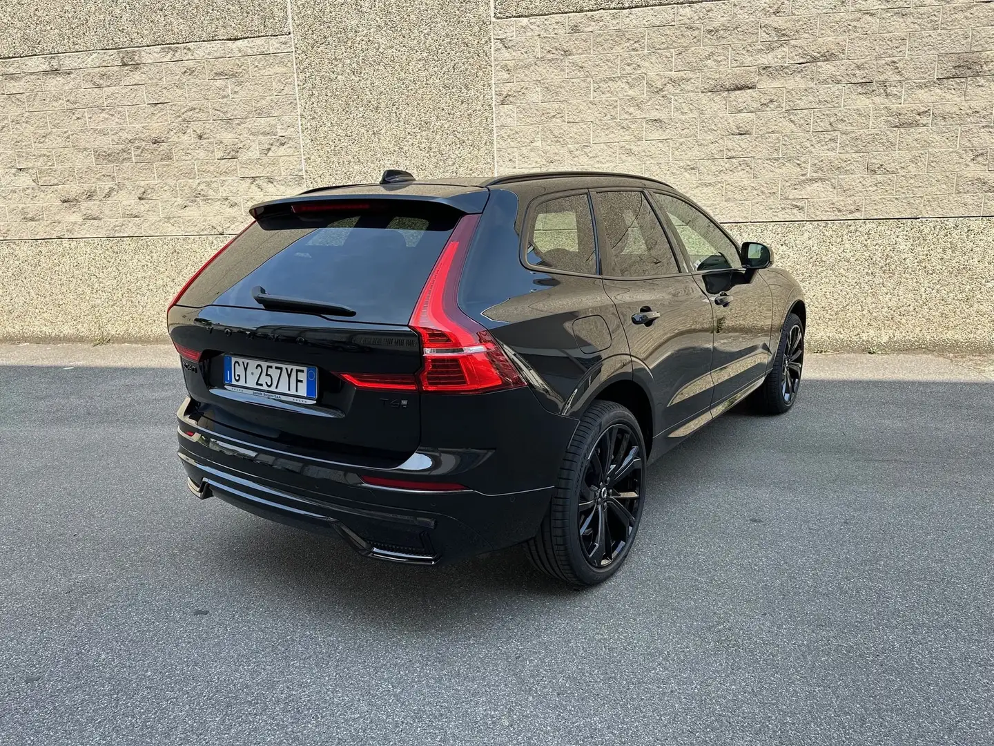 Volvo XC60 T6 Plug-in hybrid AWD automatico Ultra Black Edit Nero - 2