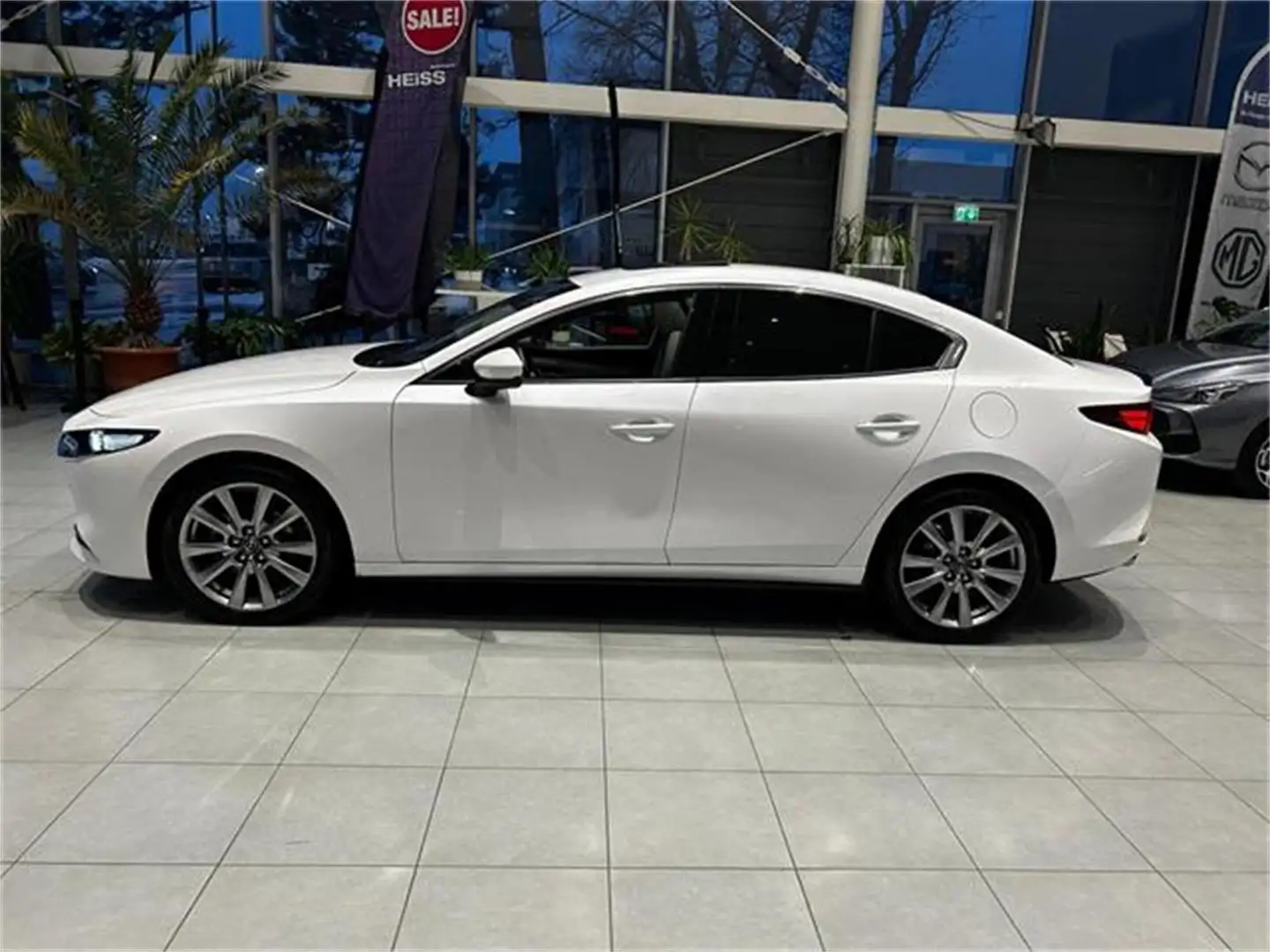 Mazda 3 Sedan e-Skyactiv-X186 GT+ Aut. Automatik mit Pak Weiß - 2