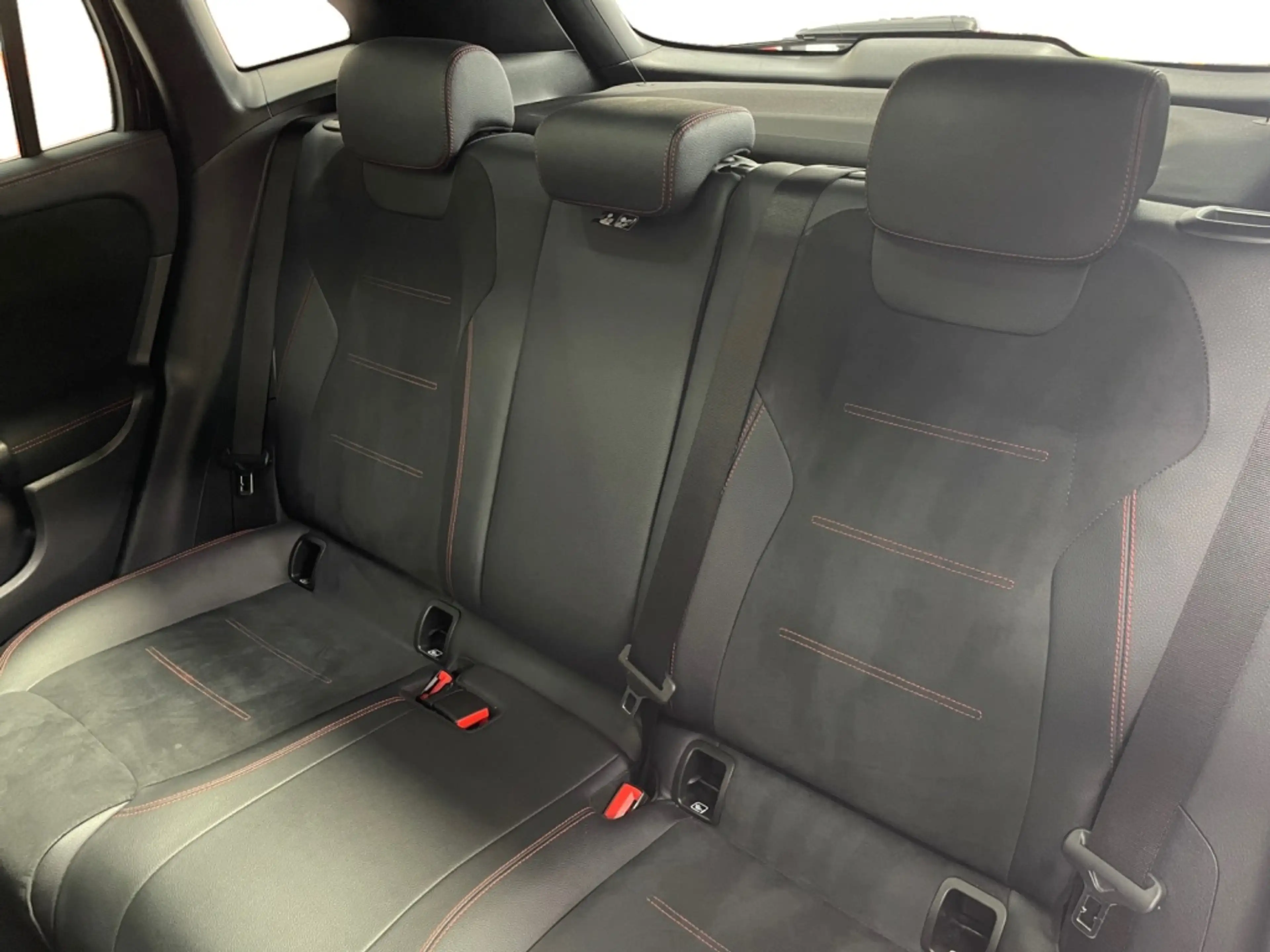 Mercedes-Benz GLA 220 d 4matic AMG AMG+MBUX+AHK+Pano+SHD+Wide — photo 11