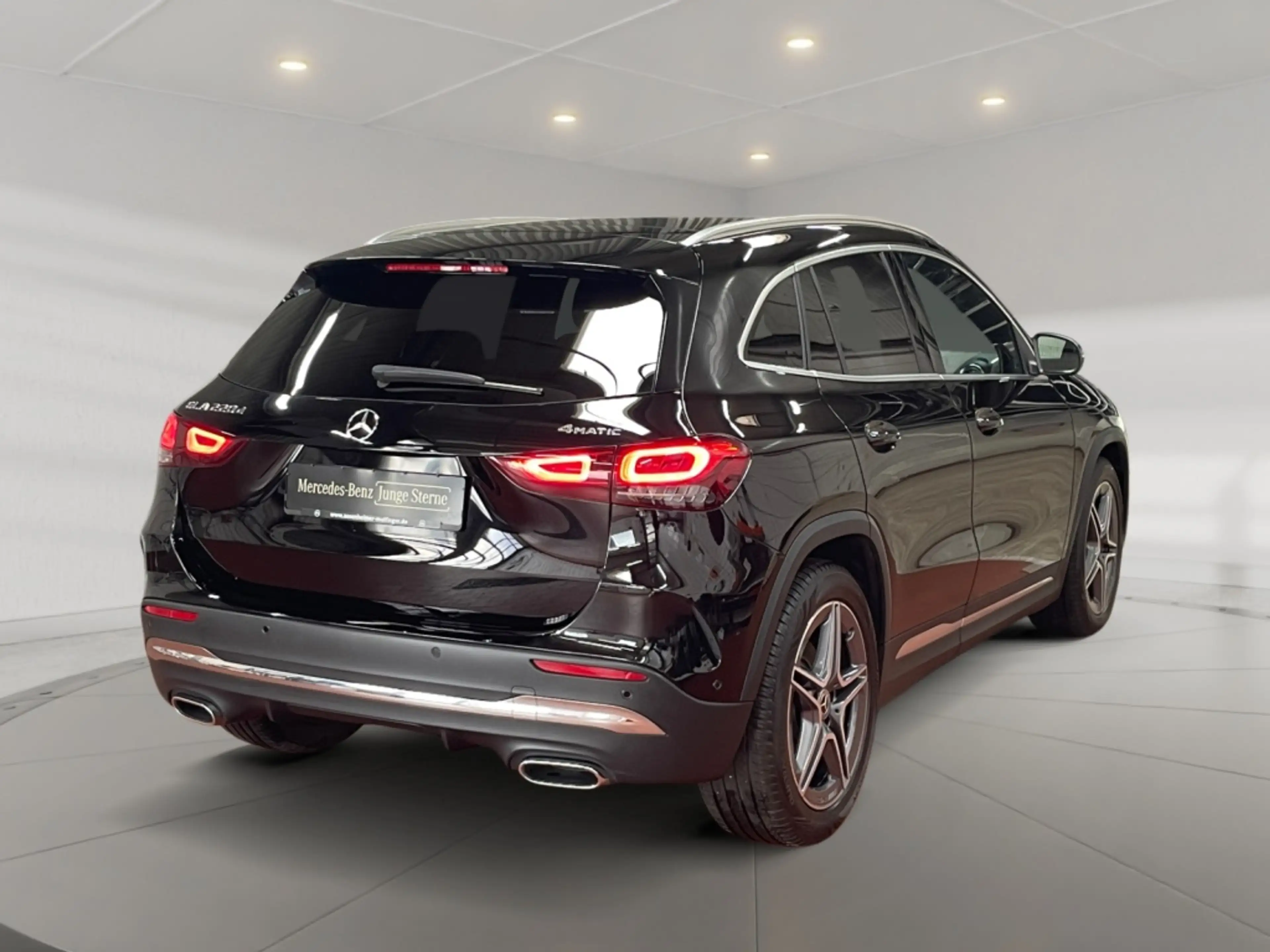 Mercedes-Benz GLA 220 d 4matic AMG AMG+MBUX+AHK+Pano+SHD+Wide — photo 3