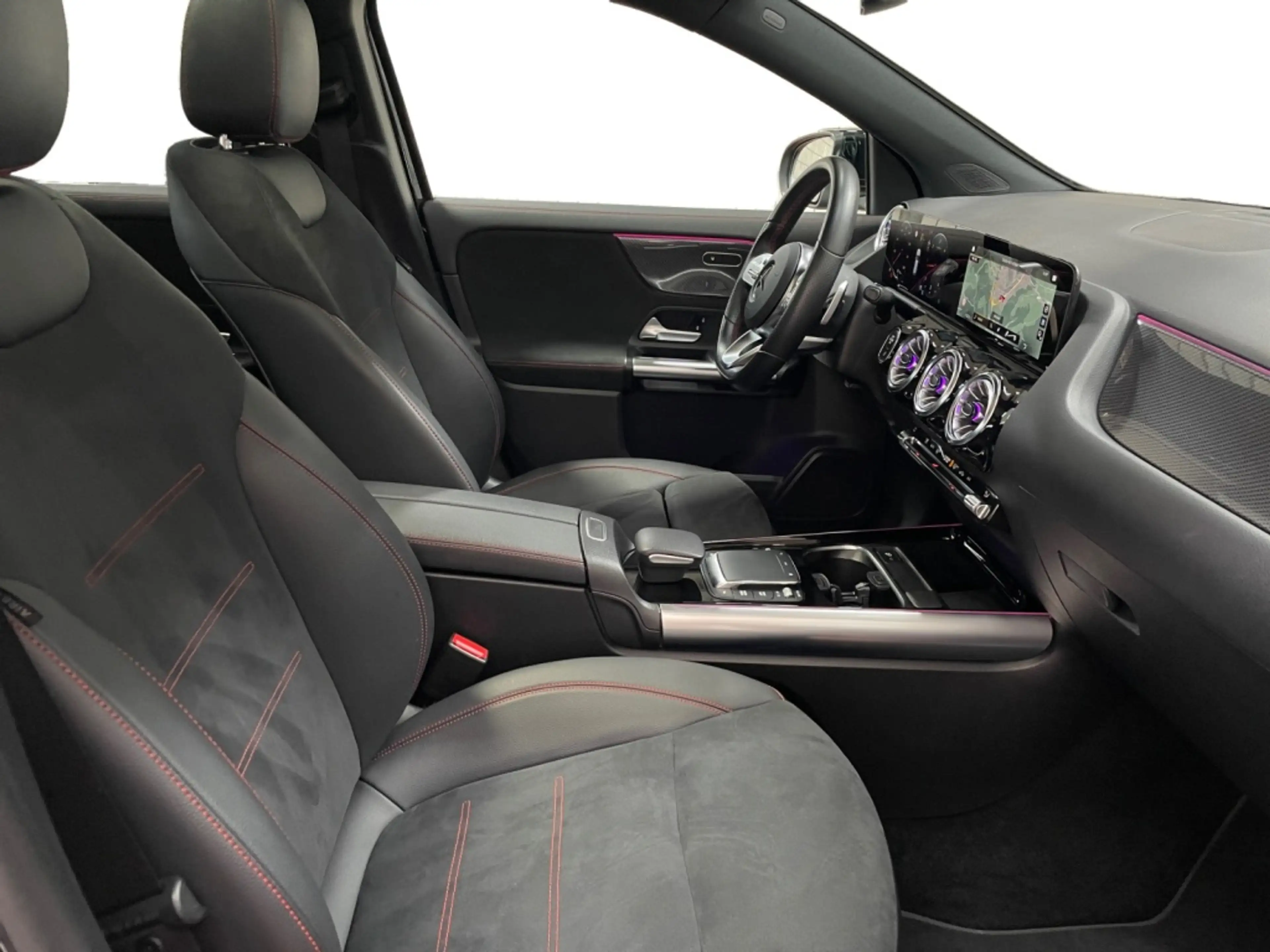 Mercedes-Benz GLA 220 d 4matic AMG AMG+MBUX+AHK+Pano+SHD+Wide — photo 7