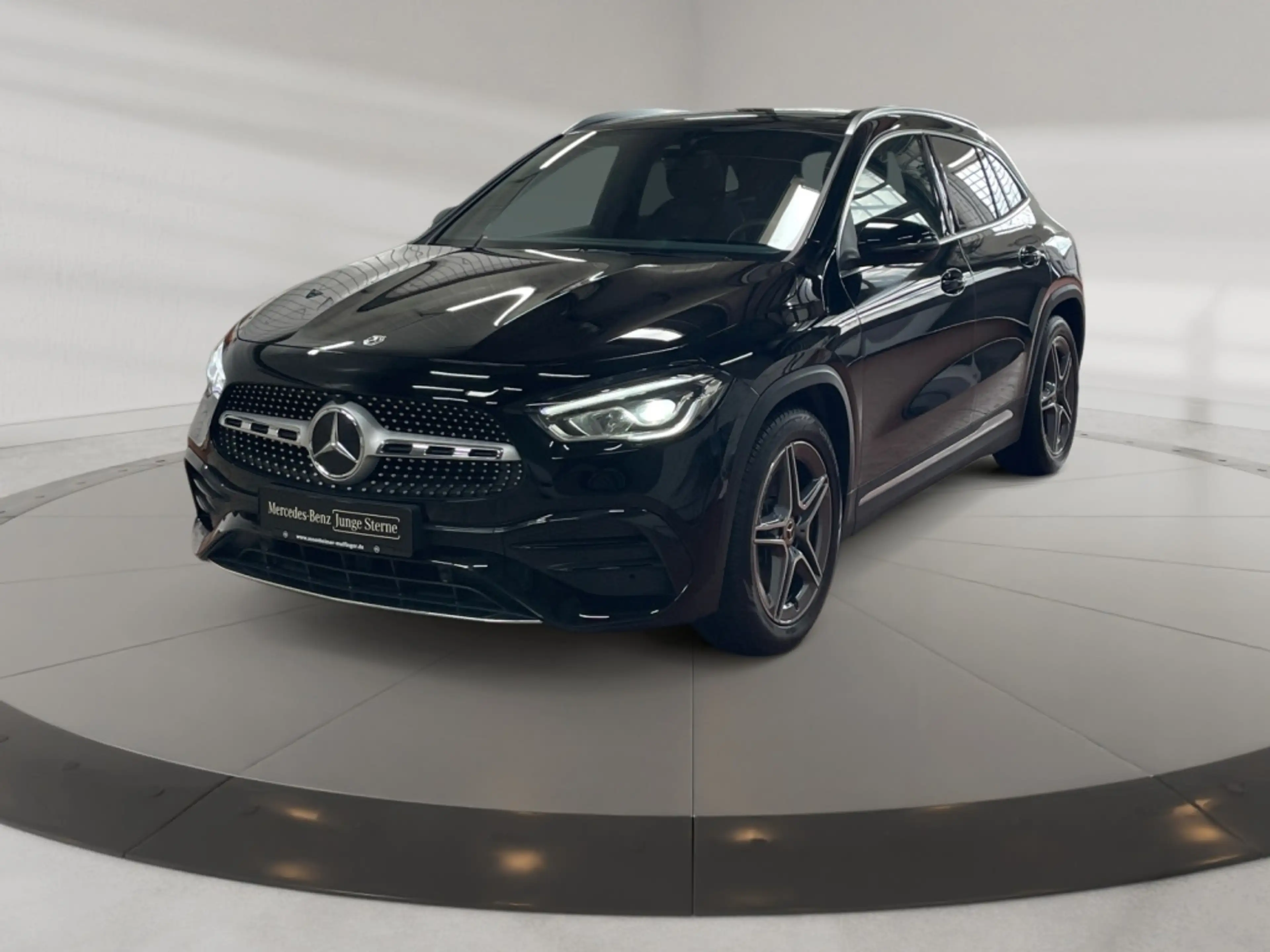 Mercedes-Benz GLA 220 d 4matic AMG AMG+MBUX+AHK+Pano+SHD+Wide — photo 2
