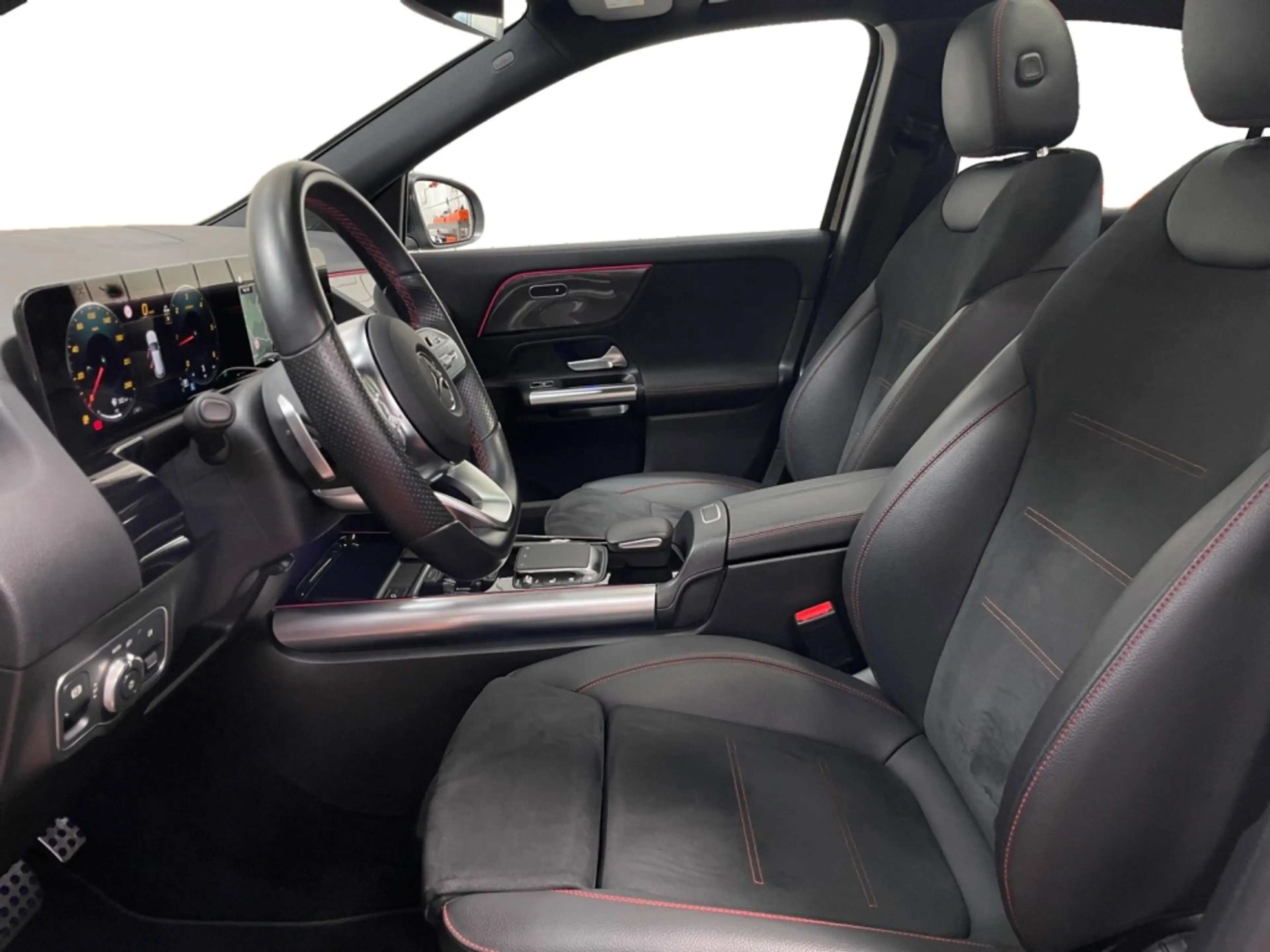 Mercedes-Benz GLA 220 d 4matic AMG AMG+MBUX+AHK+Pano+SHD+Wide — photo 9