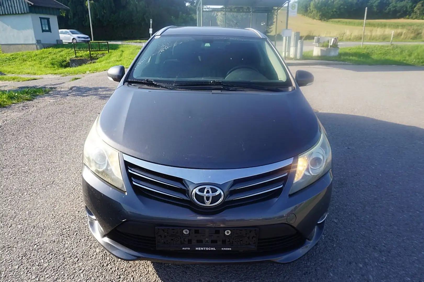 Toyota Avensis 2,2 D4-D 150 DPF Premium Grau - 1