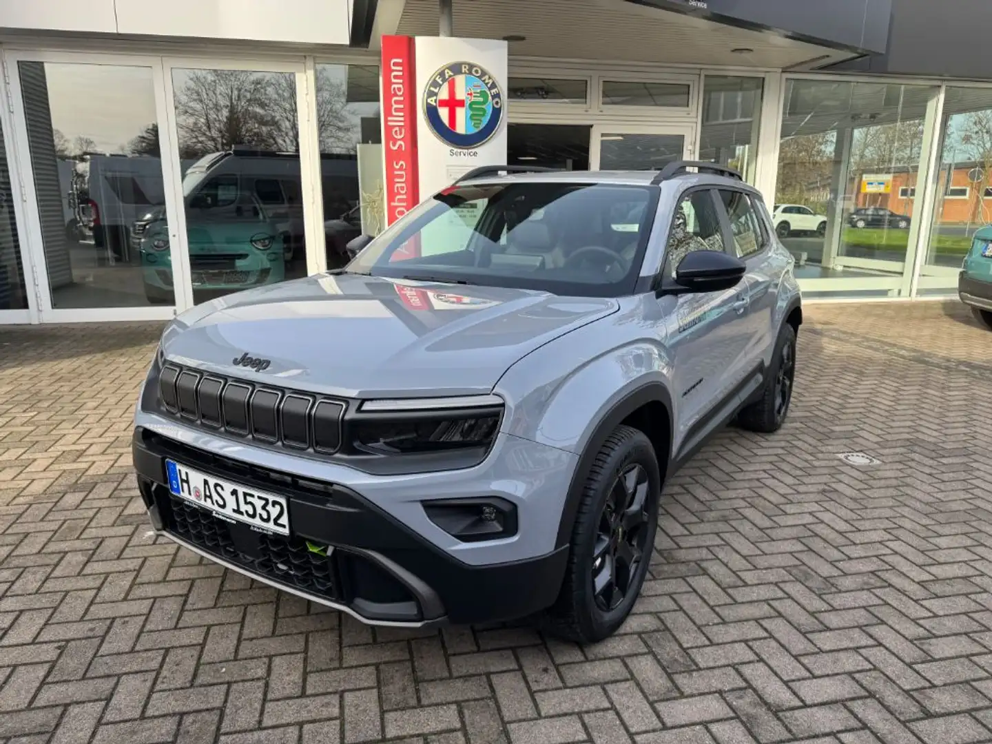 Jeep Avenger 1.2 T3 48V 4xe Hybrid eAWD Automatik Upland Gris - 1