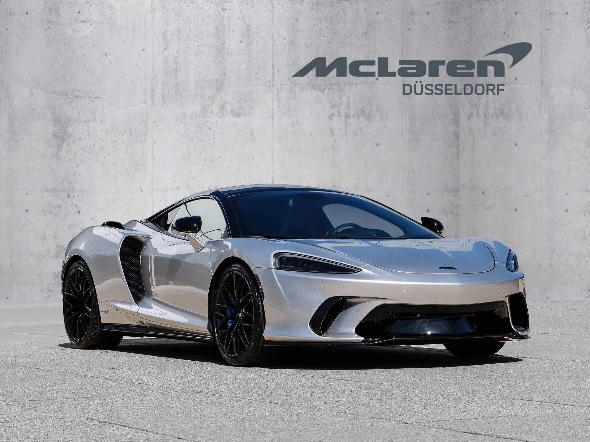 맥라렌 GTS 2026 은색 사진 1