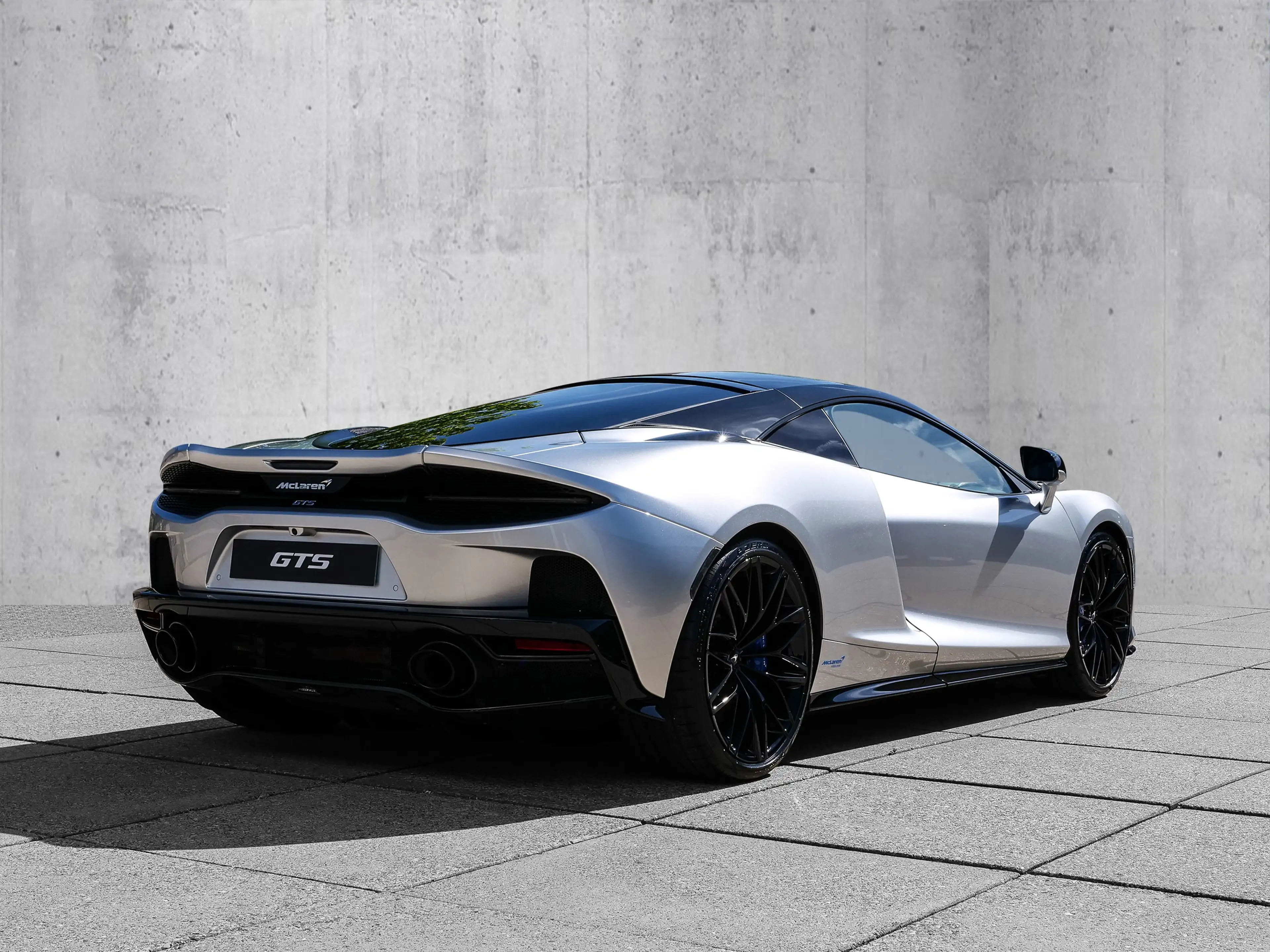 McLaren GTS Luxe, MSO Black Pack, Sports Exhaust — photo 3