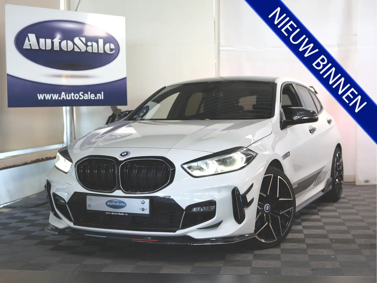 BMW 118 1-serie 118i M-Performance M-Sport H&K LEDER SFEER Wit - 1