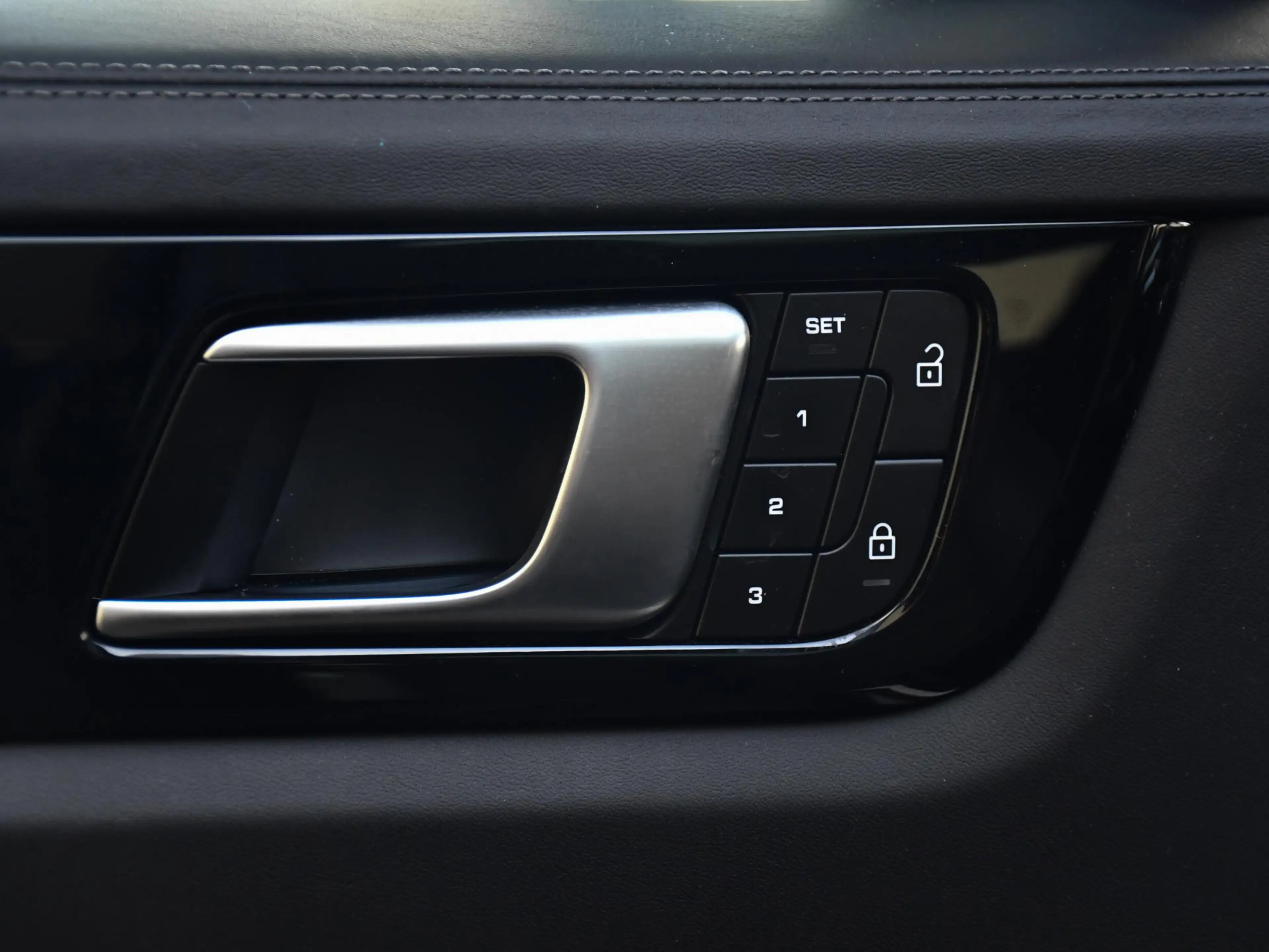 Porsche Cayenne Coupé 3.0 E-Hybrid l Softclose l Sport Chrono l St — photo 32