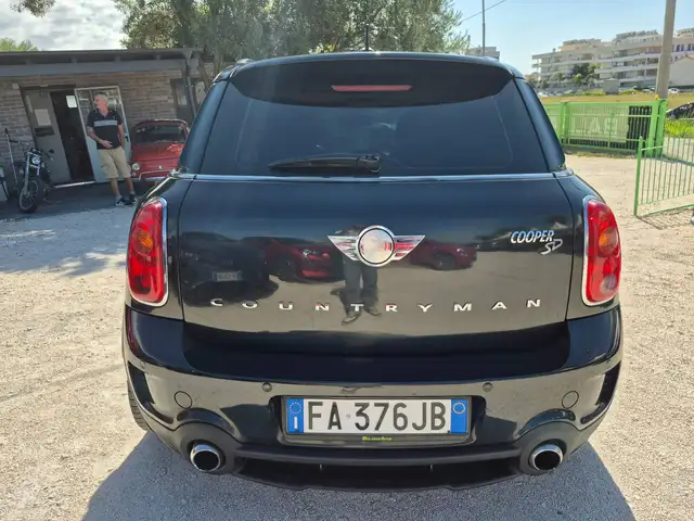 Mini Countryman view 3