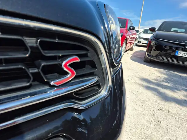Mini Countryman view 25